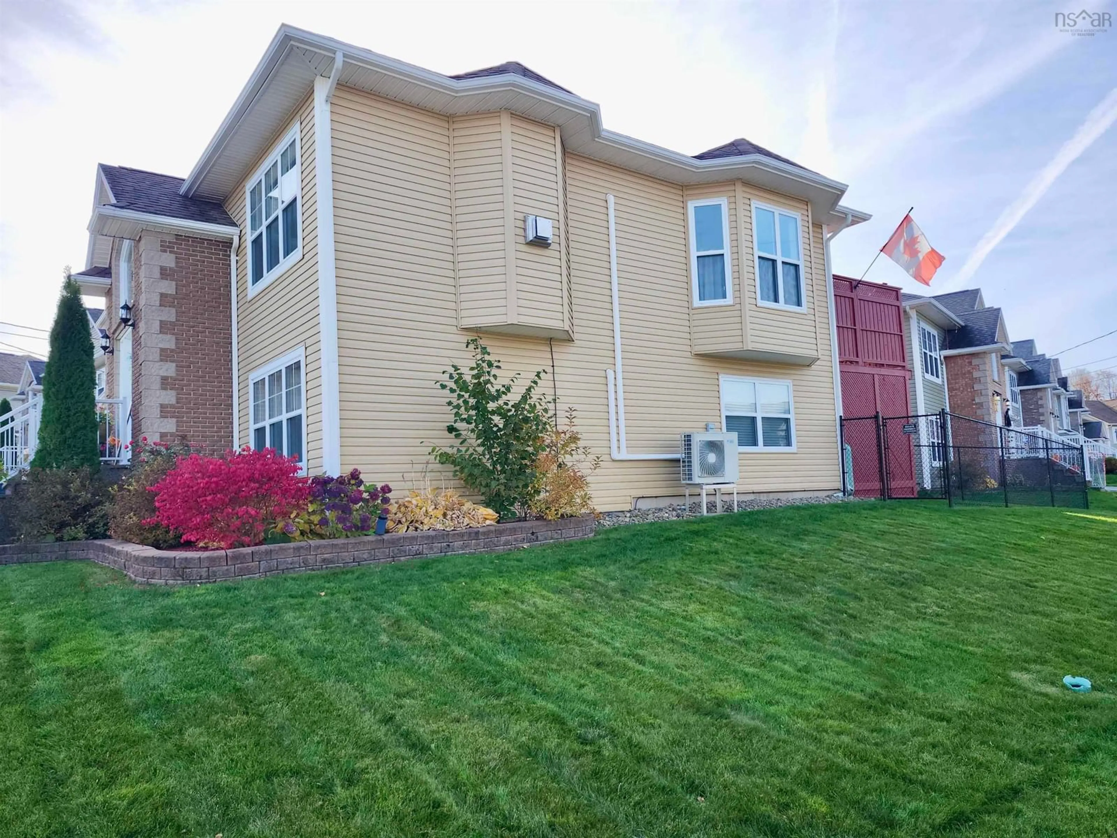 Home with vinyl exterior material, unknown for 5 Lucy Crt, Middle Sackville Nova Scotia B4E 0C8