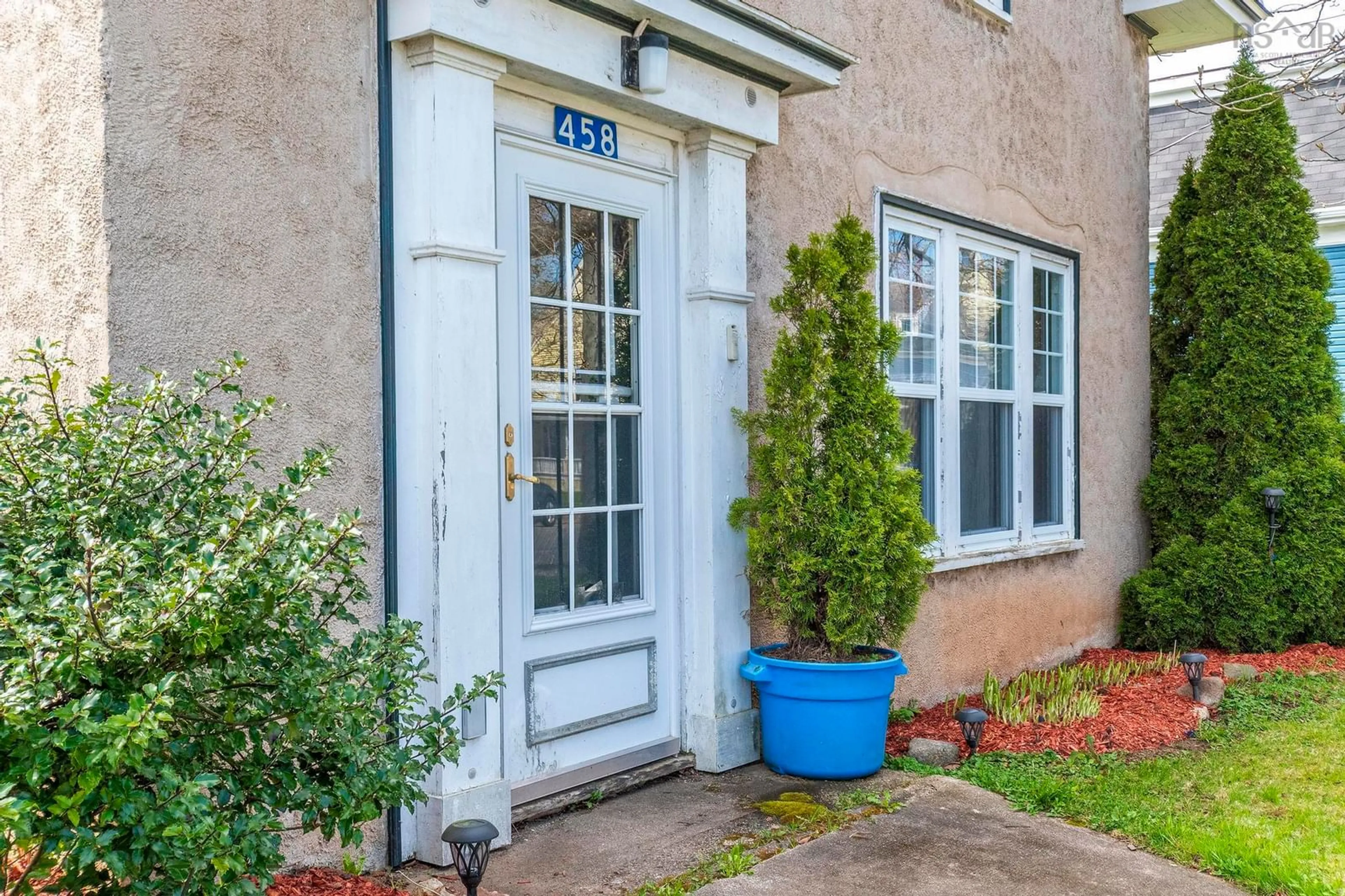 Indoor entryway for 458 Main St, Lawrencetown Nova Scotia B0S 1M0