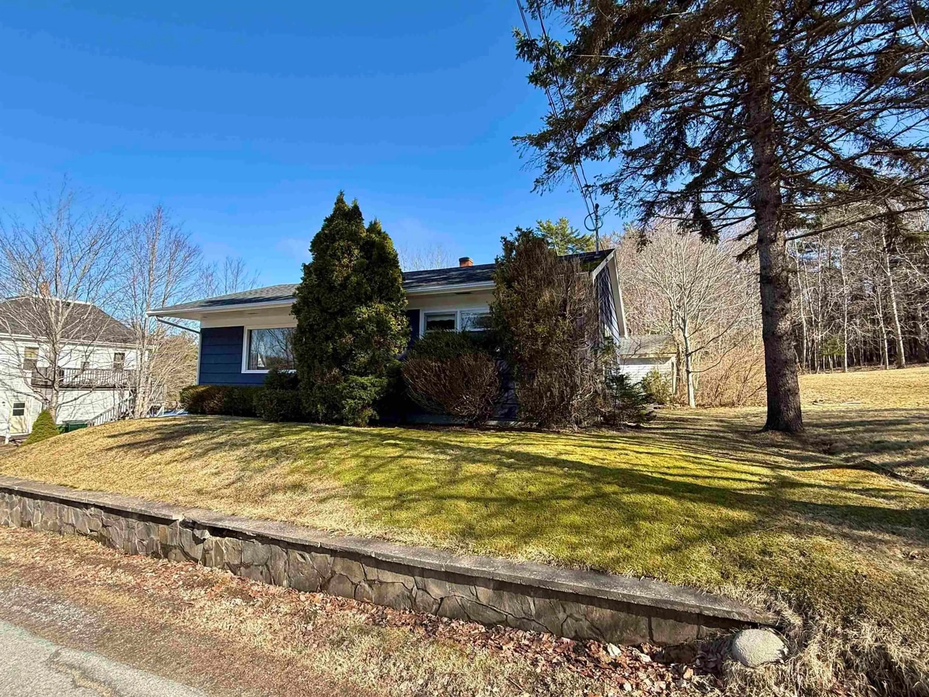 A pic from outside/outdoor area/front of a property/back of a property/a pic from drone, street for 13 Pine St, Bridgewater Nova Scotia B4V 1X4