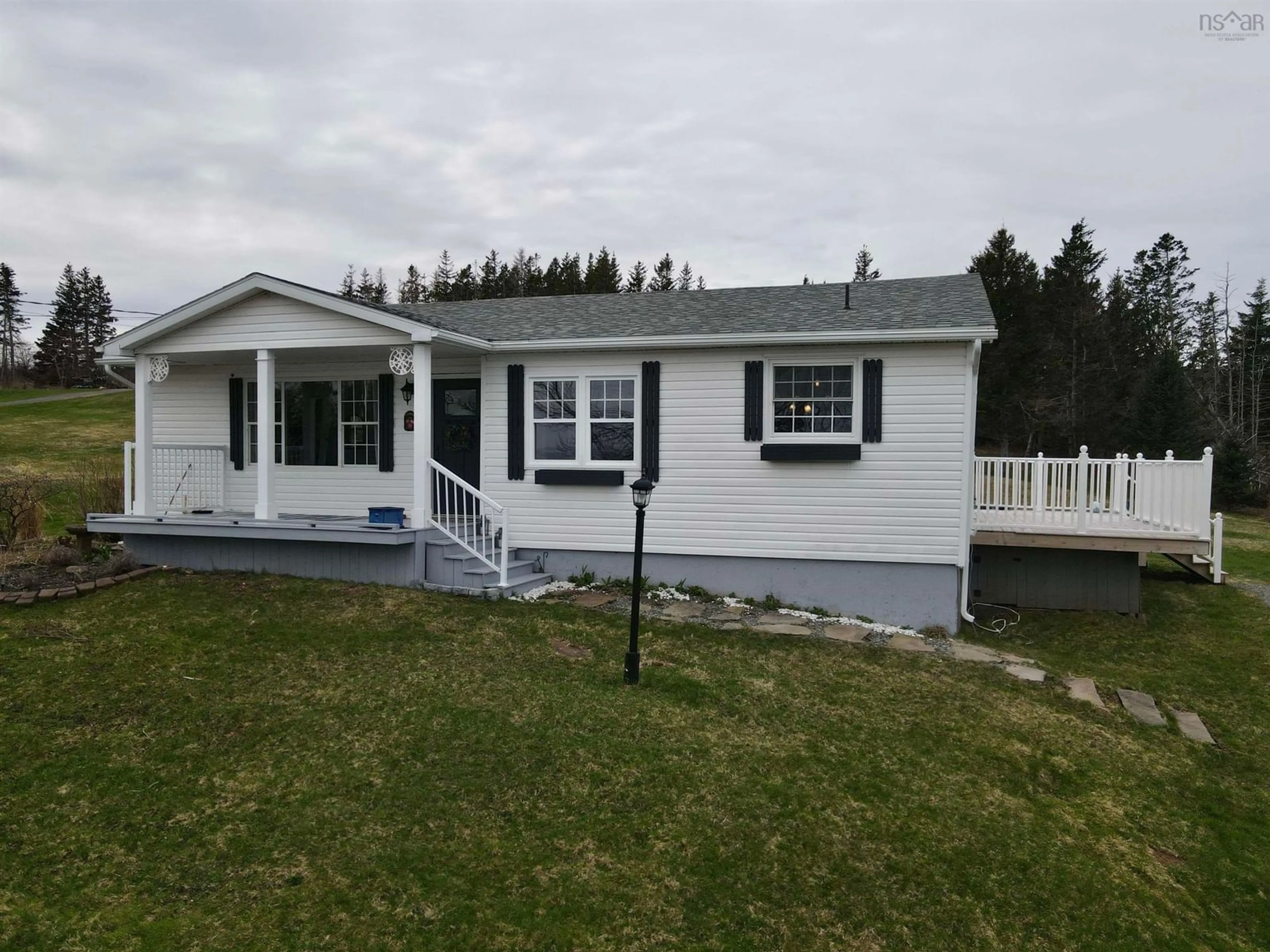 Home with vinyl exterior material, unknown for 7061 Highway 337, Cape George Point Nova Scotia B2G 2L2