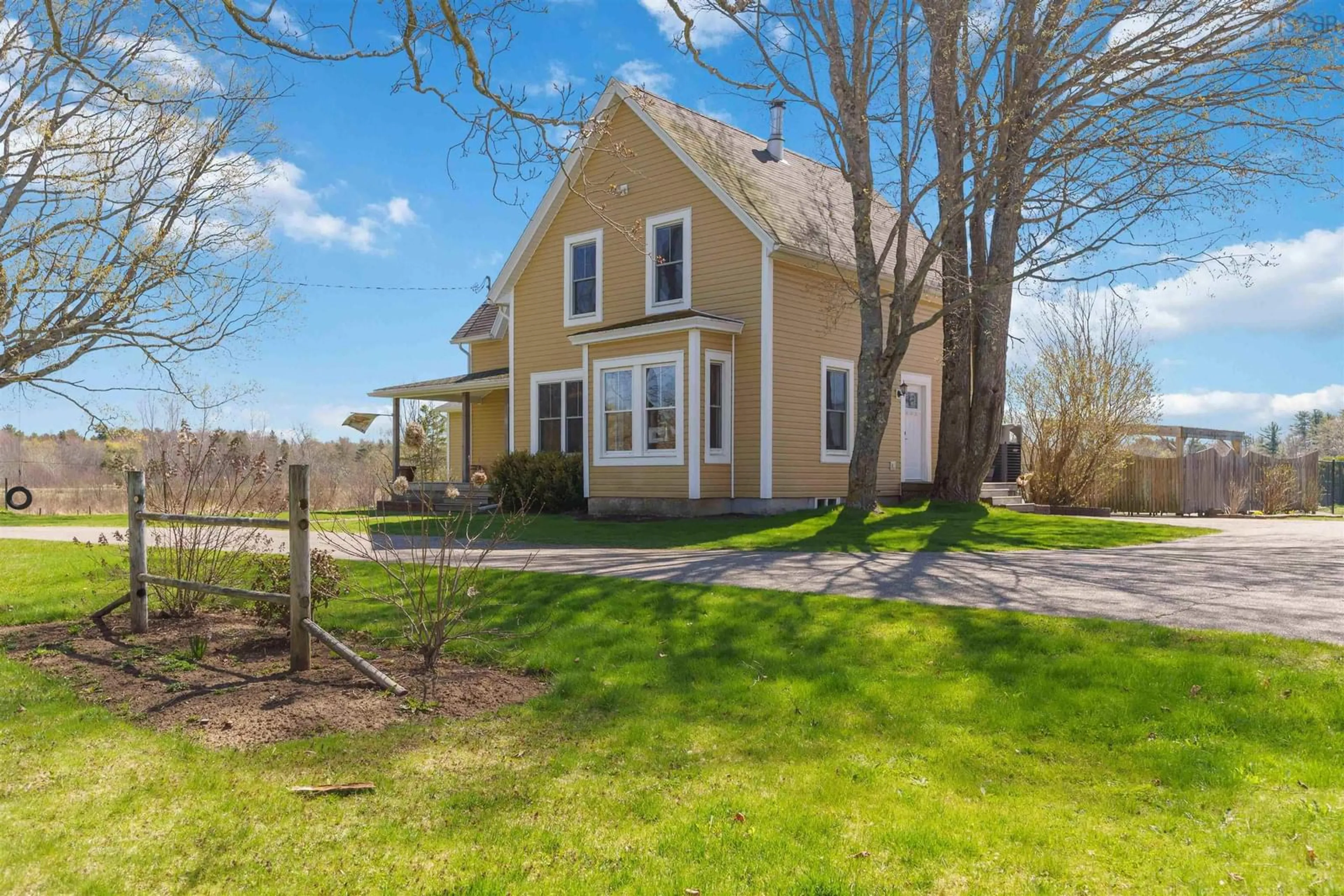 A pic from outside/outdoor area/front of a property/back of a property/a pic from drone, street for 648 Brooklyn St, North Kingston Nova Scotia B0P 1R0
