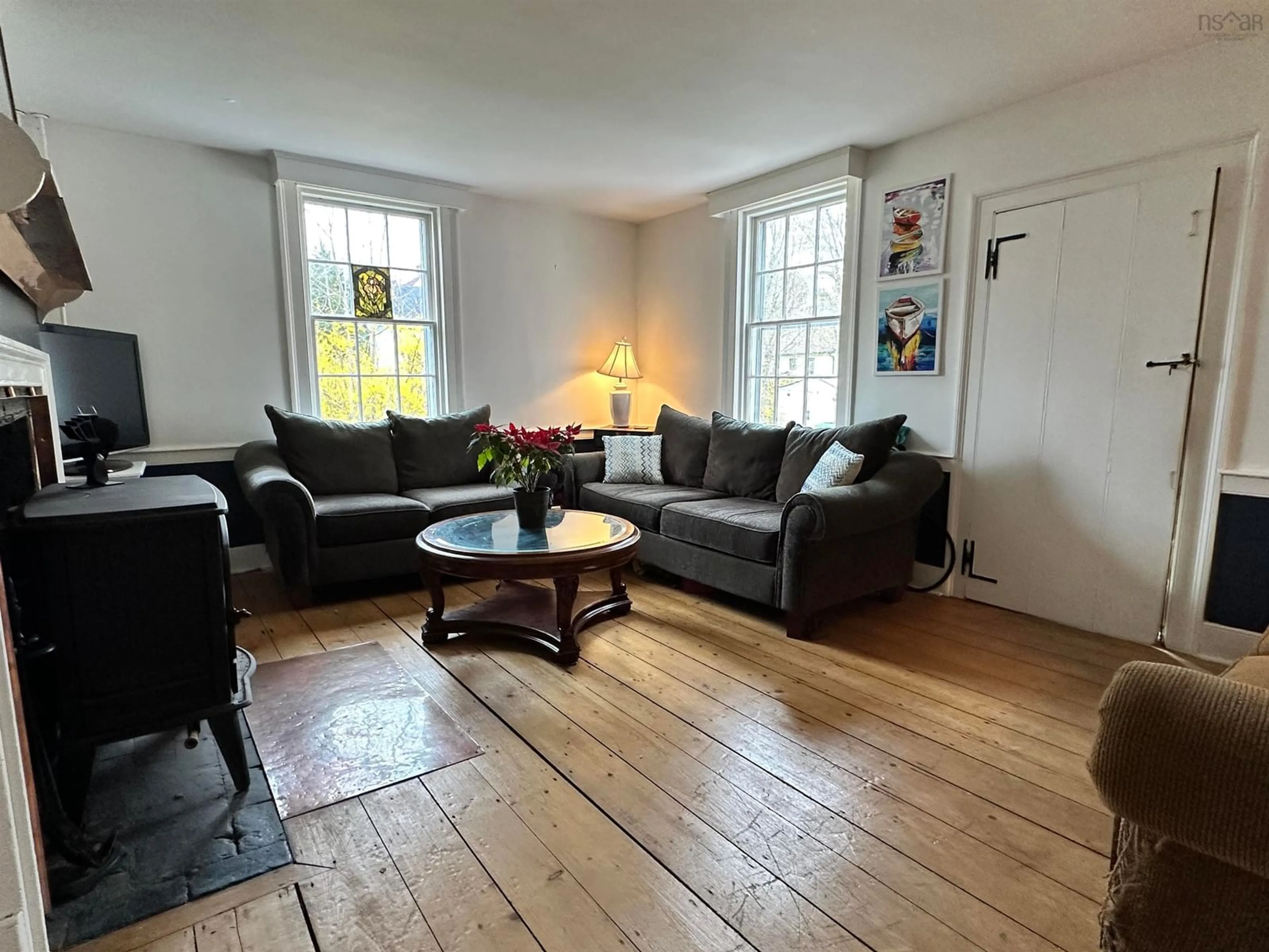 Living room with furniture, unknown for 475 Main St, Liverpool Nova Scotia B0T 1K0