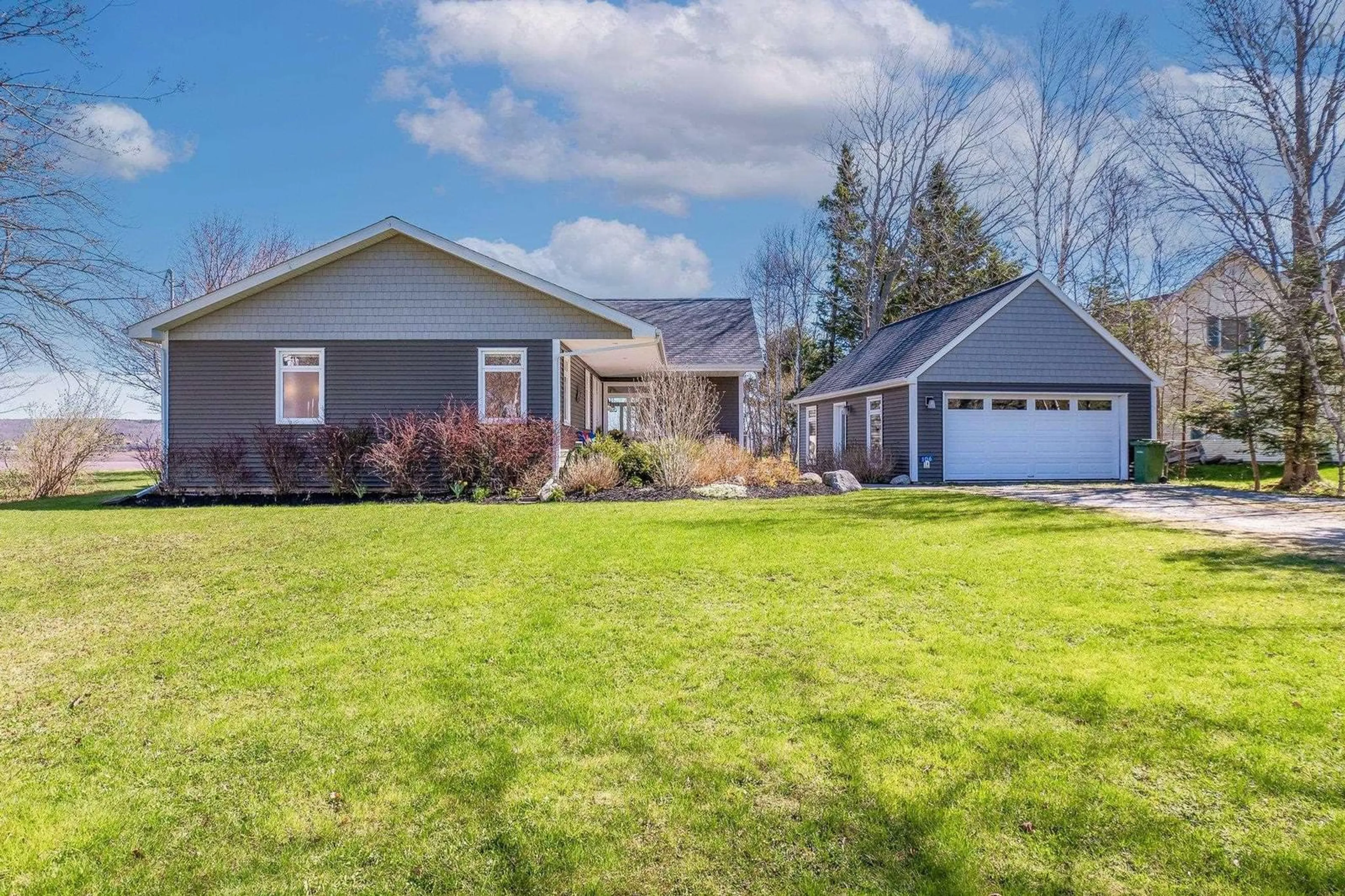 Home with vinyl exterior material, unknown for 106 Avon St, Hants Border Nova Scotia B0P 1P0