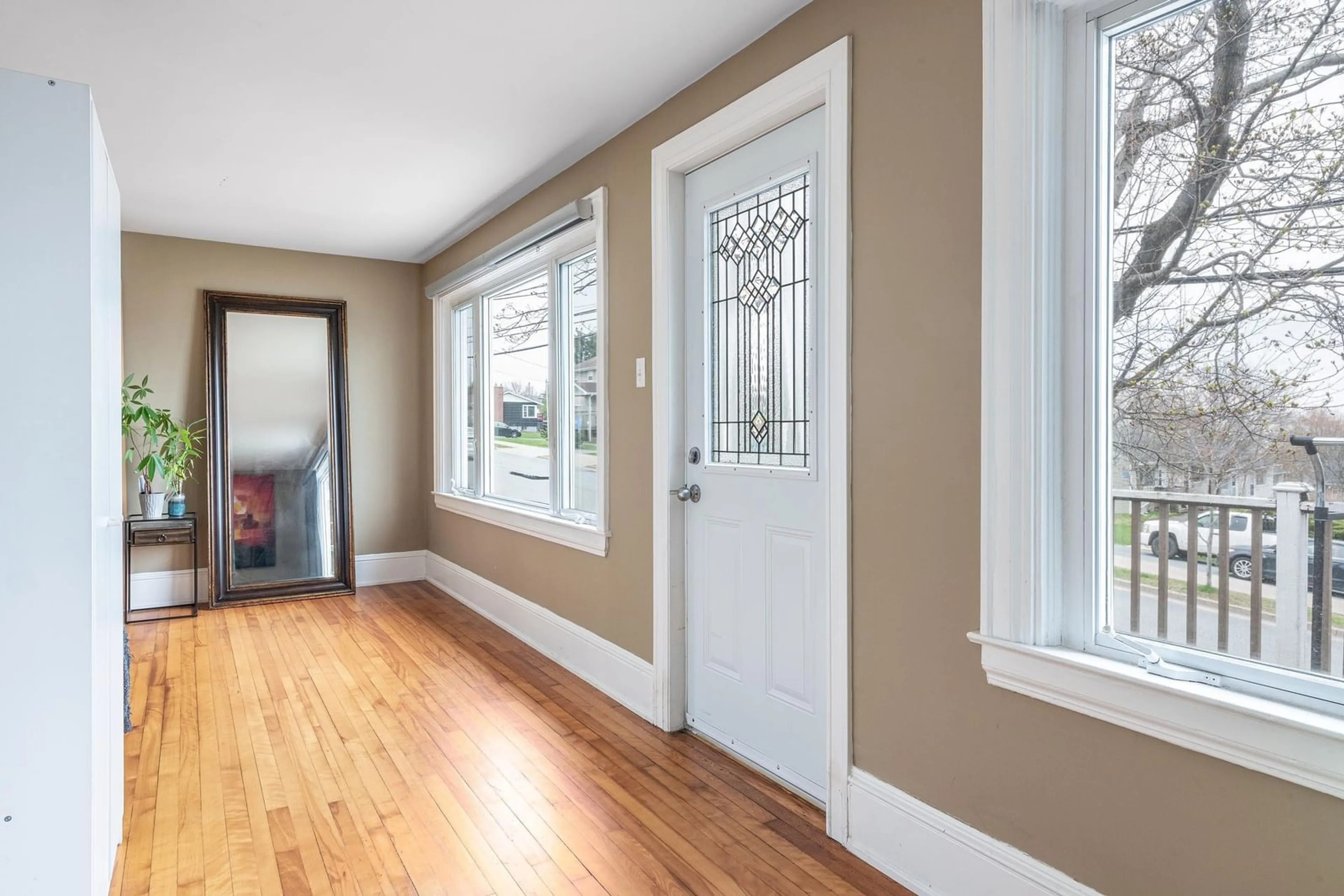 Indoor entryway for 55 Gaston Rd, Dartmouth Nova Scotia B2Y 3W5