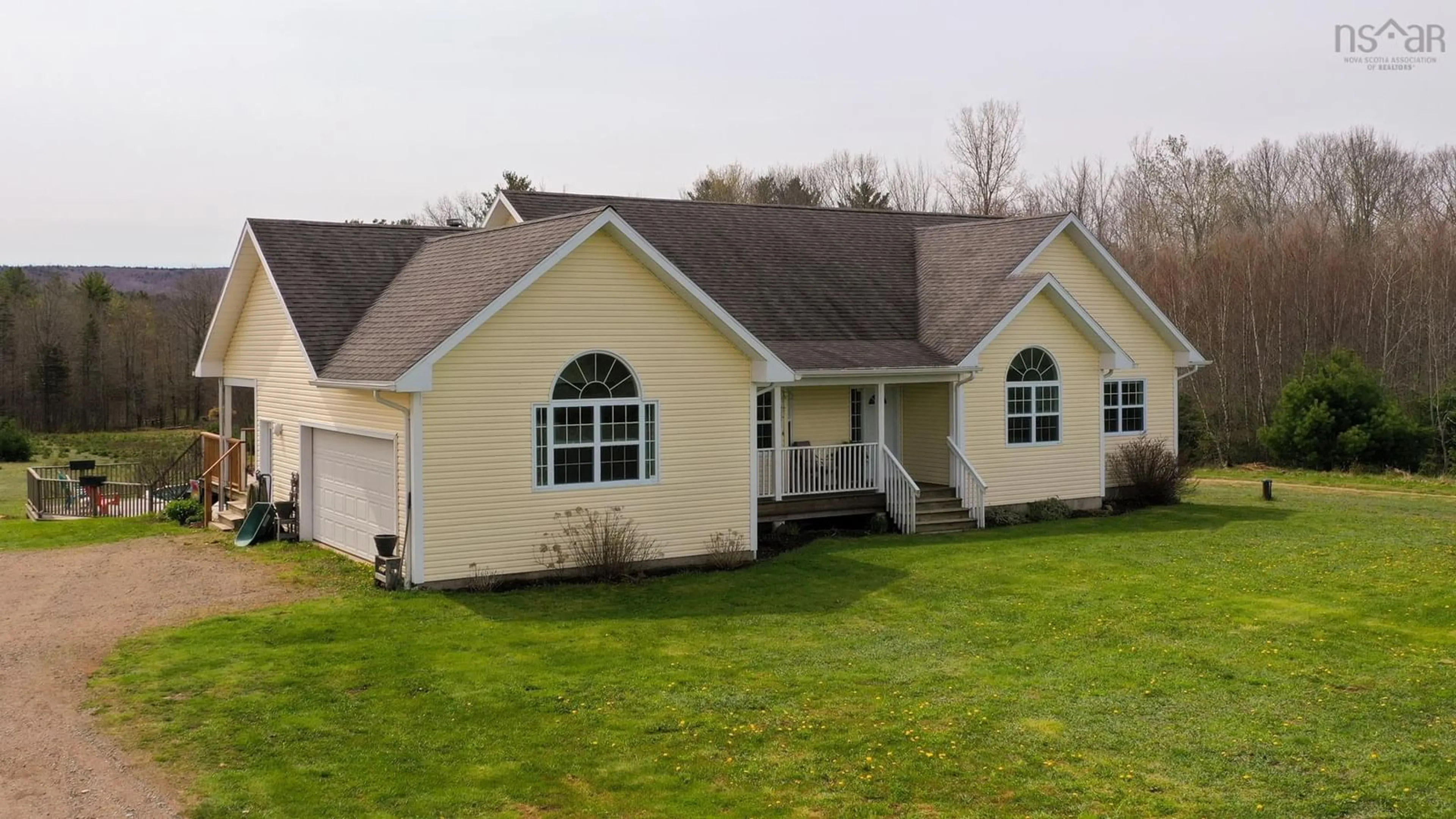 Home with vinyl exterior material, unknown for 4768 Highway 1, South Berwick Nova Scotia B0P 1E0