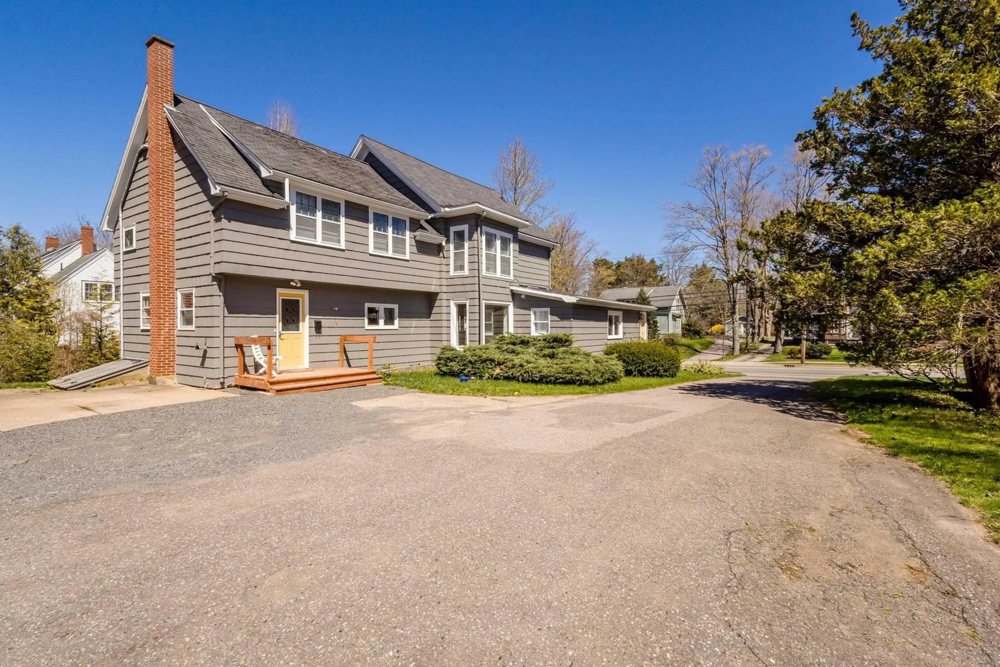 A pic from outside/outdoor area/front of a property/back of a property/a pic from drone, street for 245 Commercial St, Berwick Nova Scotia B0P 1E0