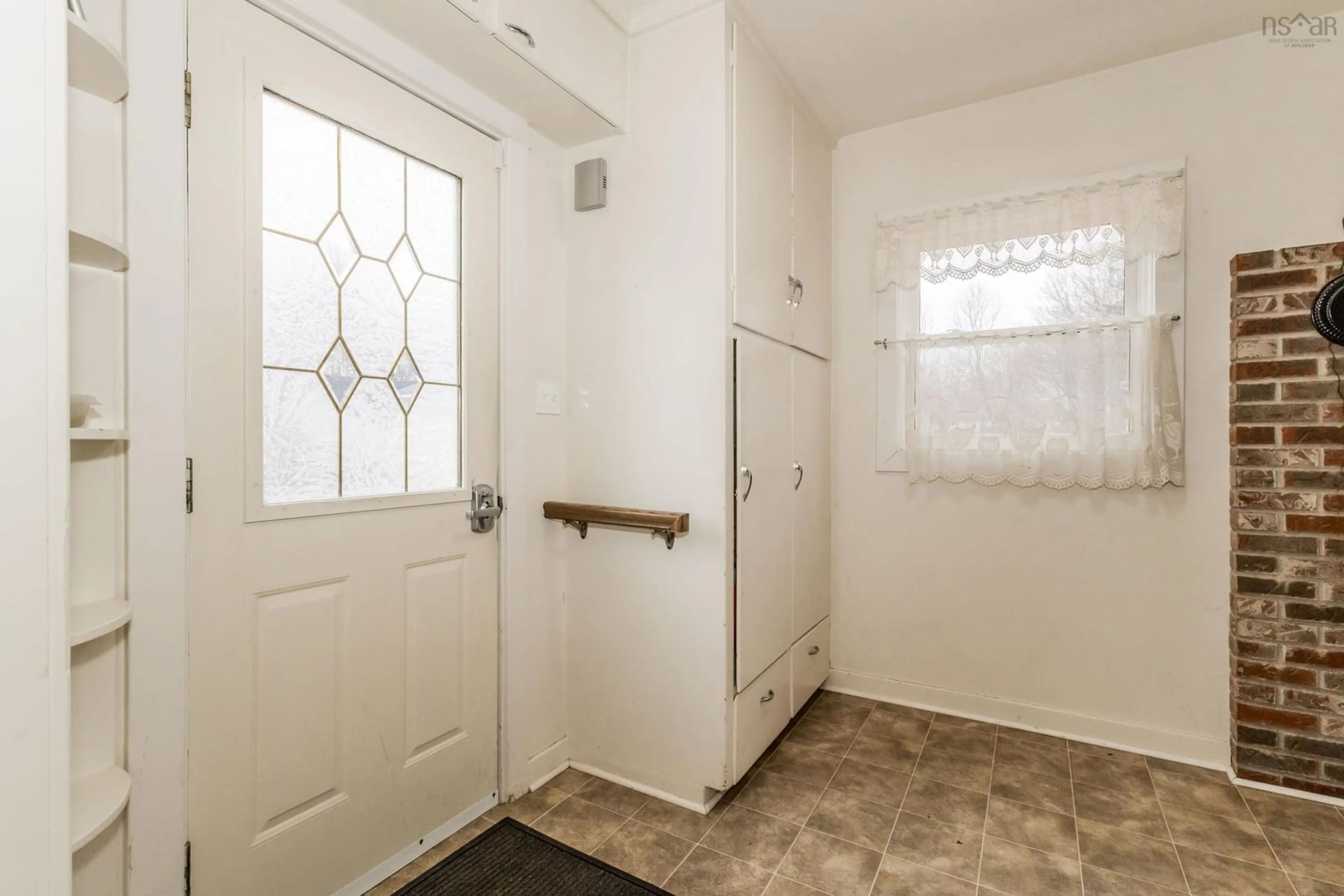 Indoor entryway for 245 Commercial St, Berwick Nova Scotia B0P 1E0