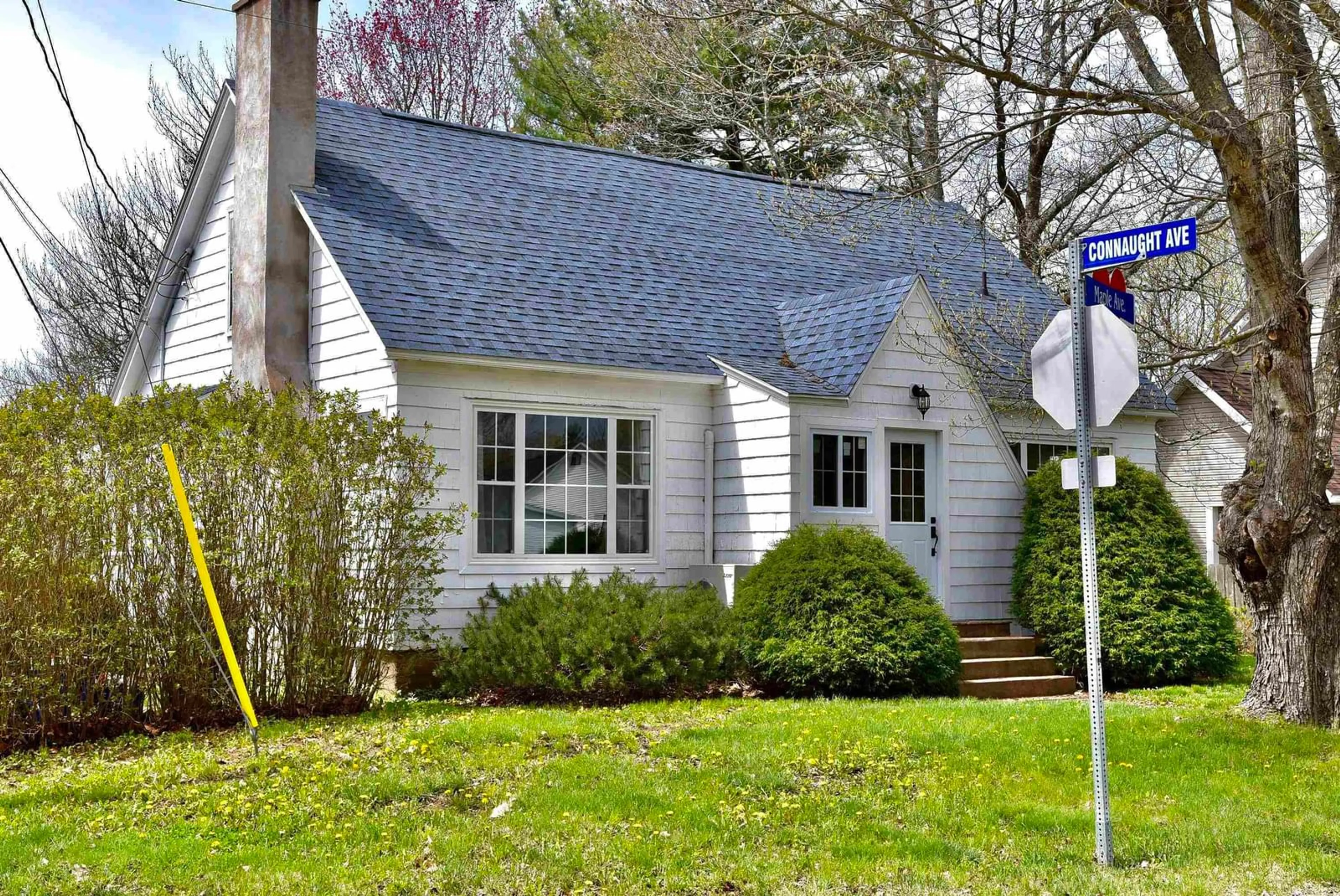 Home with vinyl exterior material, street for 28 Maple St, Middleton Nova Scotia B0S 1P0