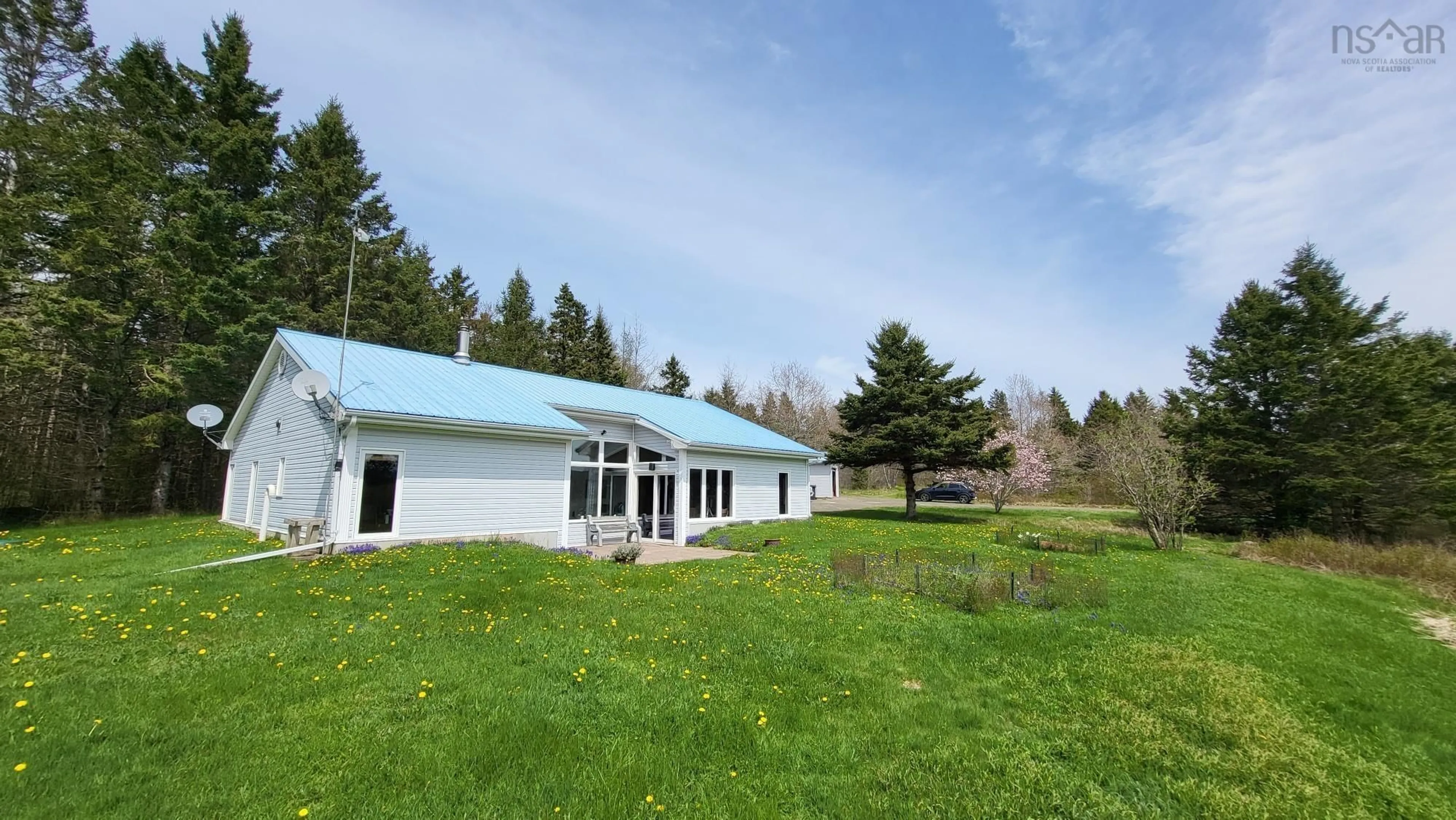 A pic from outside/outdoor area/front of a property/back of a property/a pic from drone, building for 5047 Granville Road, Granville Ferry Nova Scotia B0S 1A0