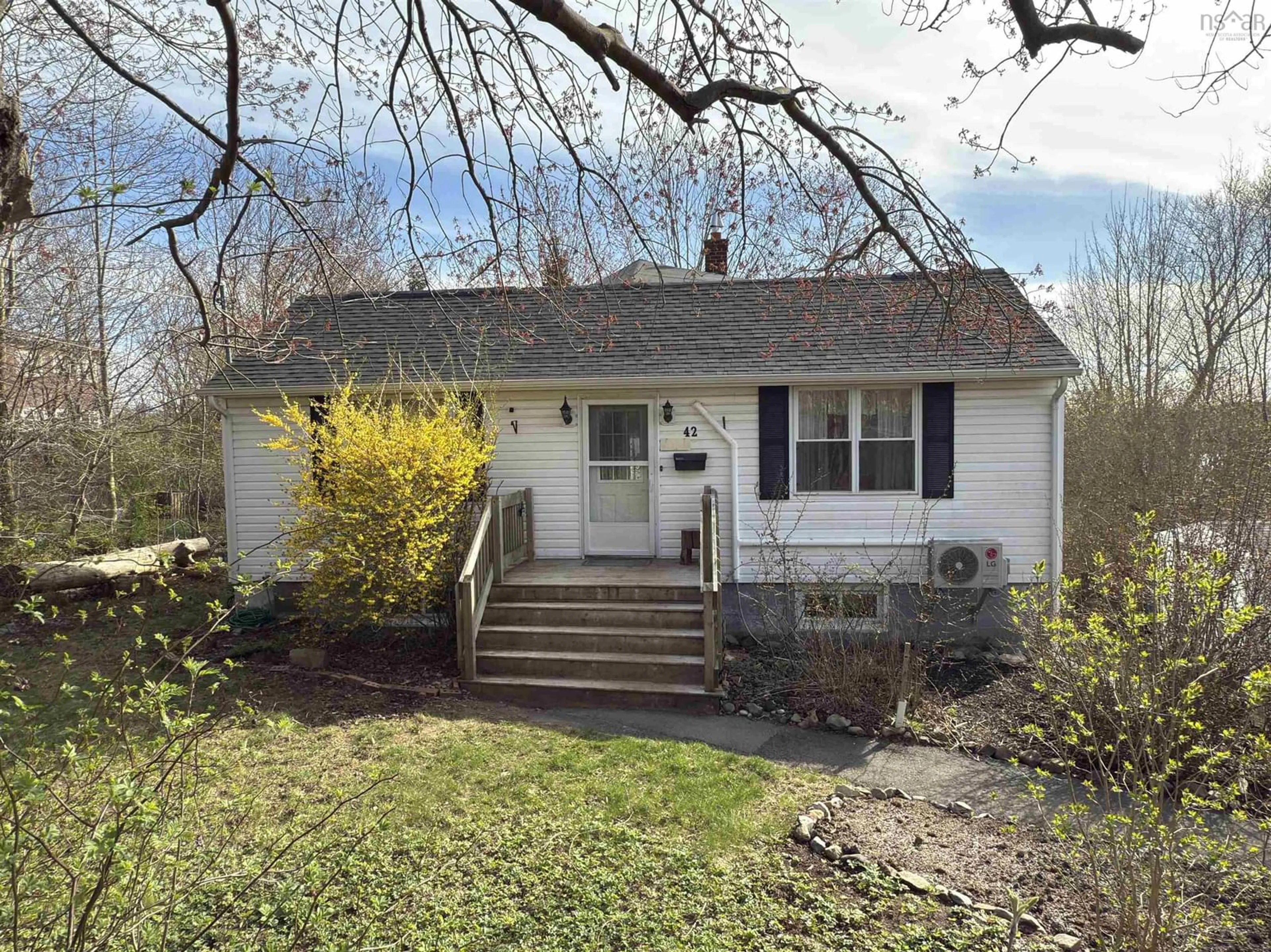 Home with vinyl exterior material, street for 42 Major St, Dartmouth Nova Scotia B2X 1A6