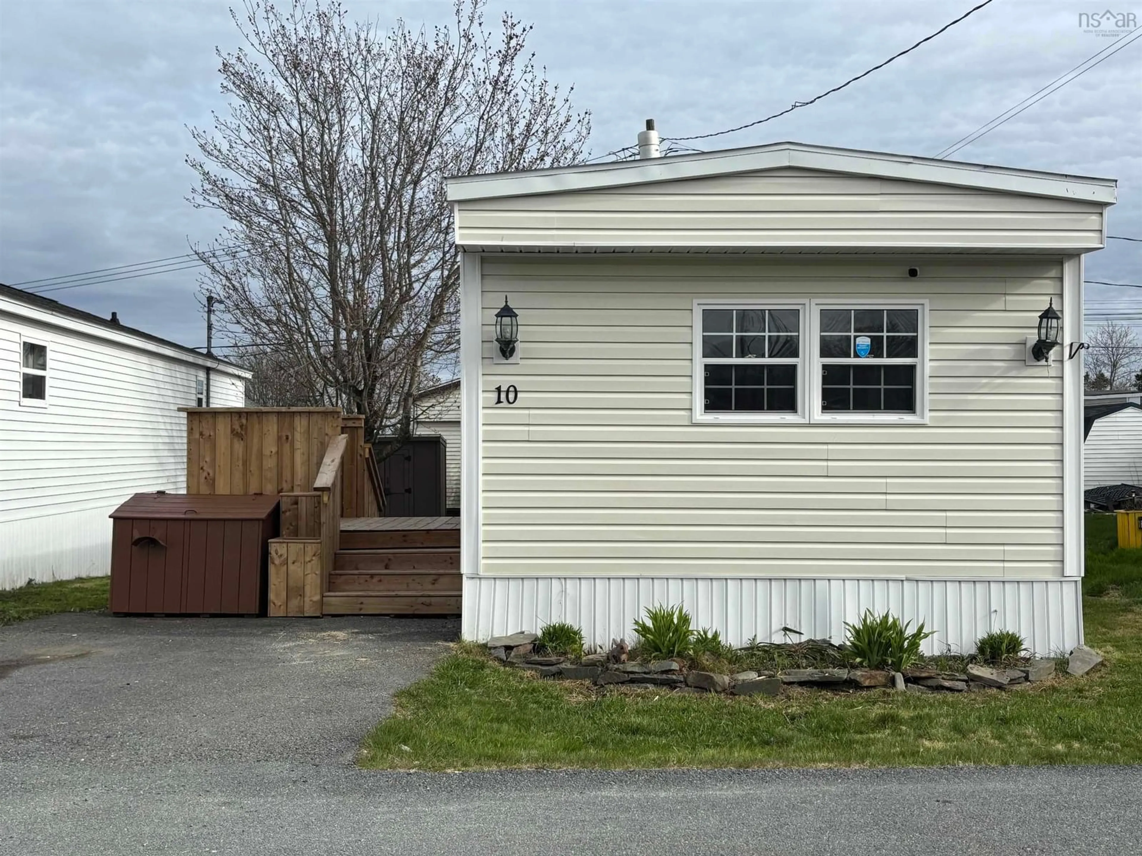 Unknown for 10 Bishop Ave, Dartmouth Nova Scotia B2Y 2B5