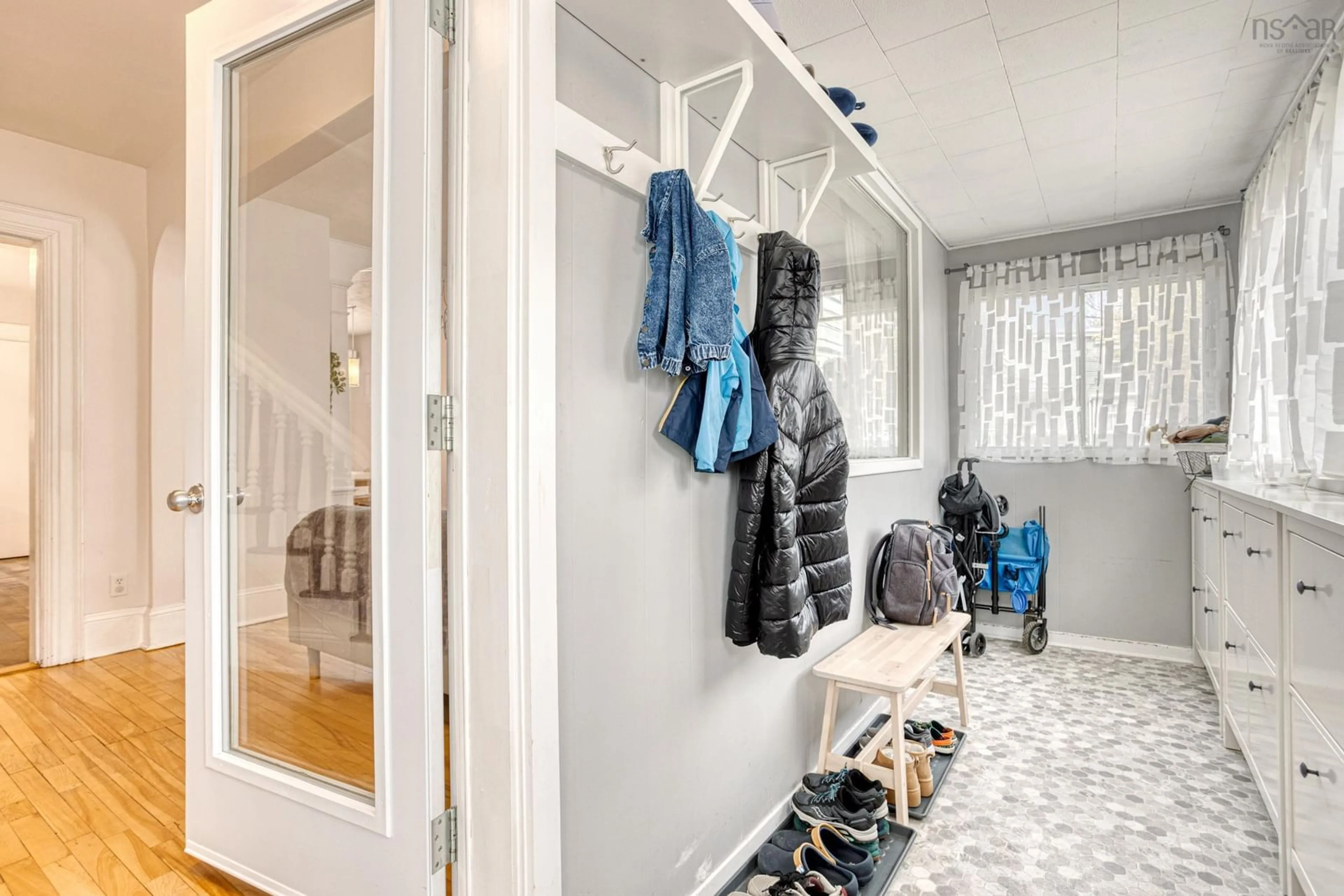 Indoor entryway for 2536 Elm St, Halifax Nova Scotia B3L 2Y4