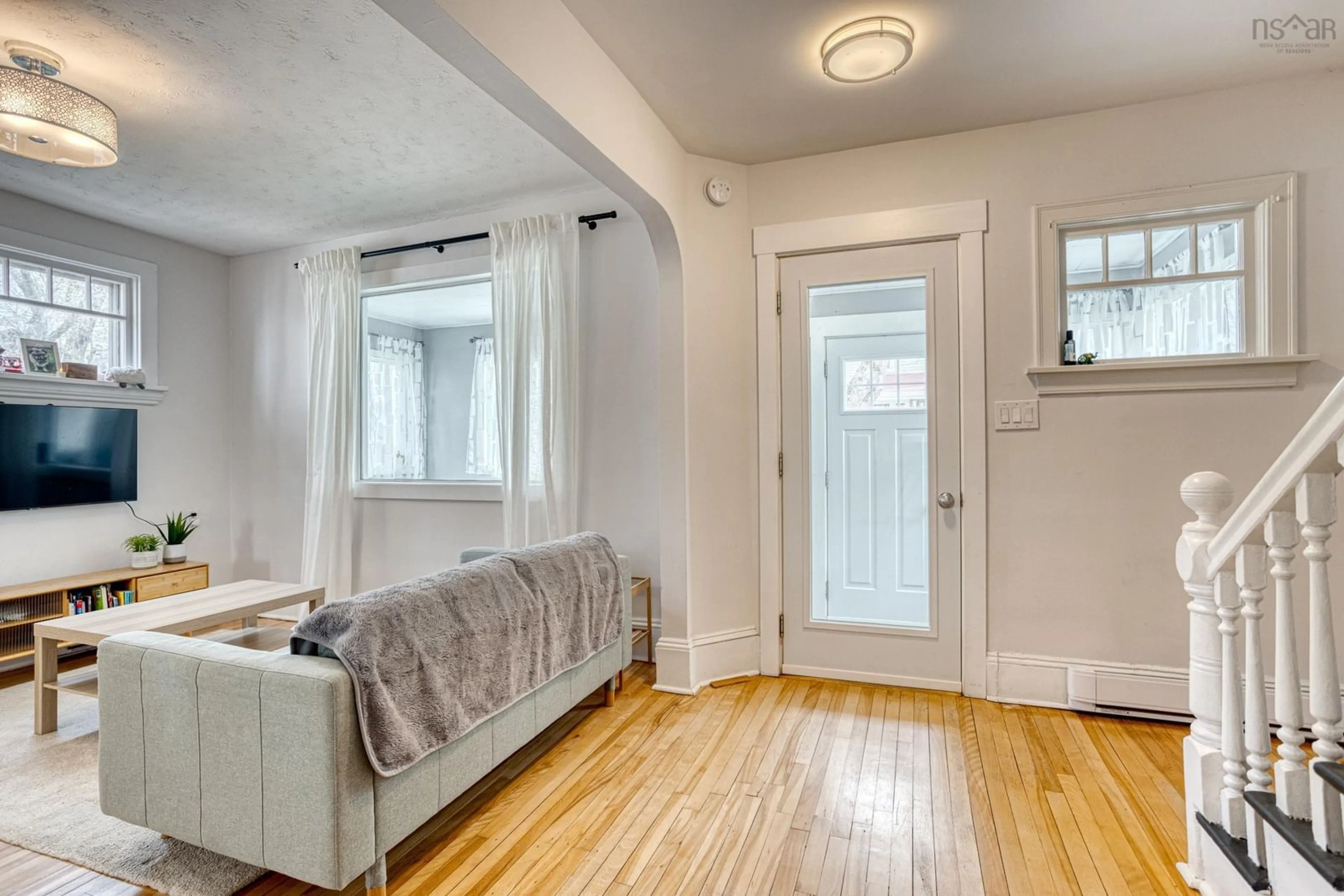 Indoor entryway for 2536 Elm St, Halifax Nova Scotia B3L 2Y4