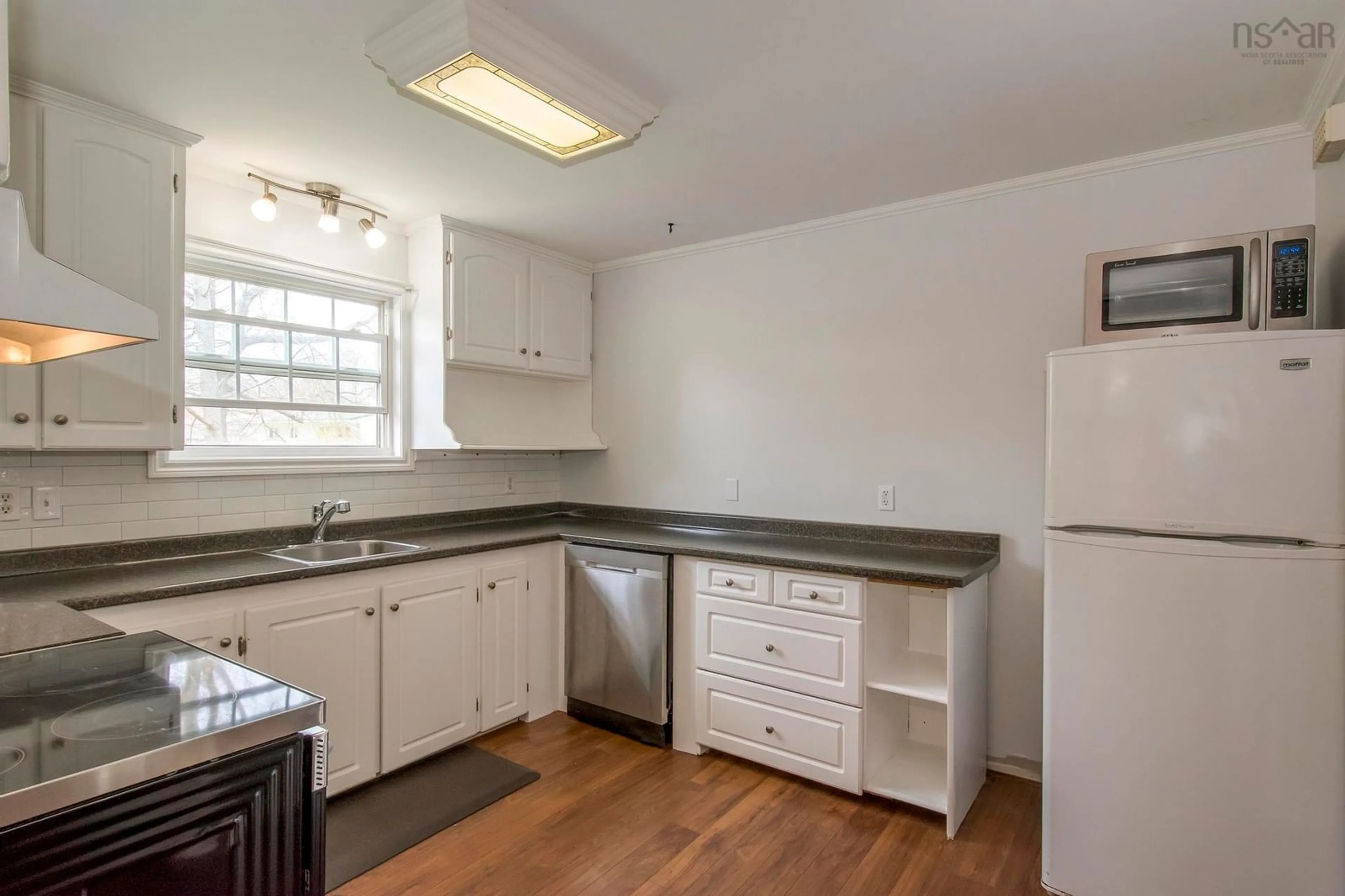 Standard kitchen, unknown for 985 Kenwood Ave, Greenwood Nova Scotia B0P 1N0