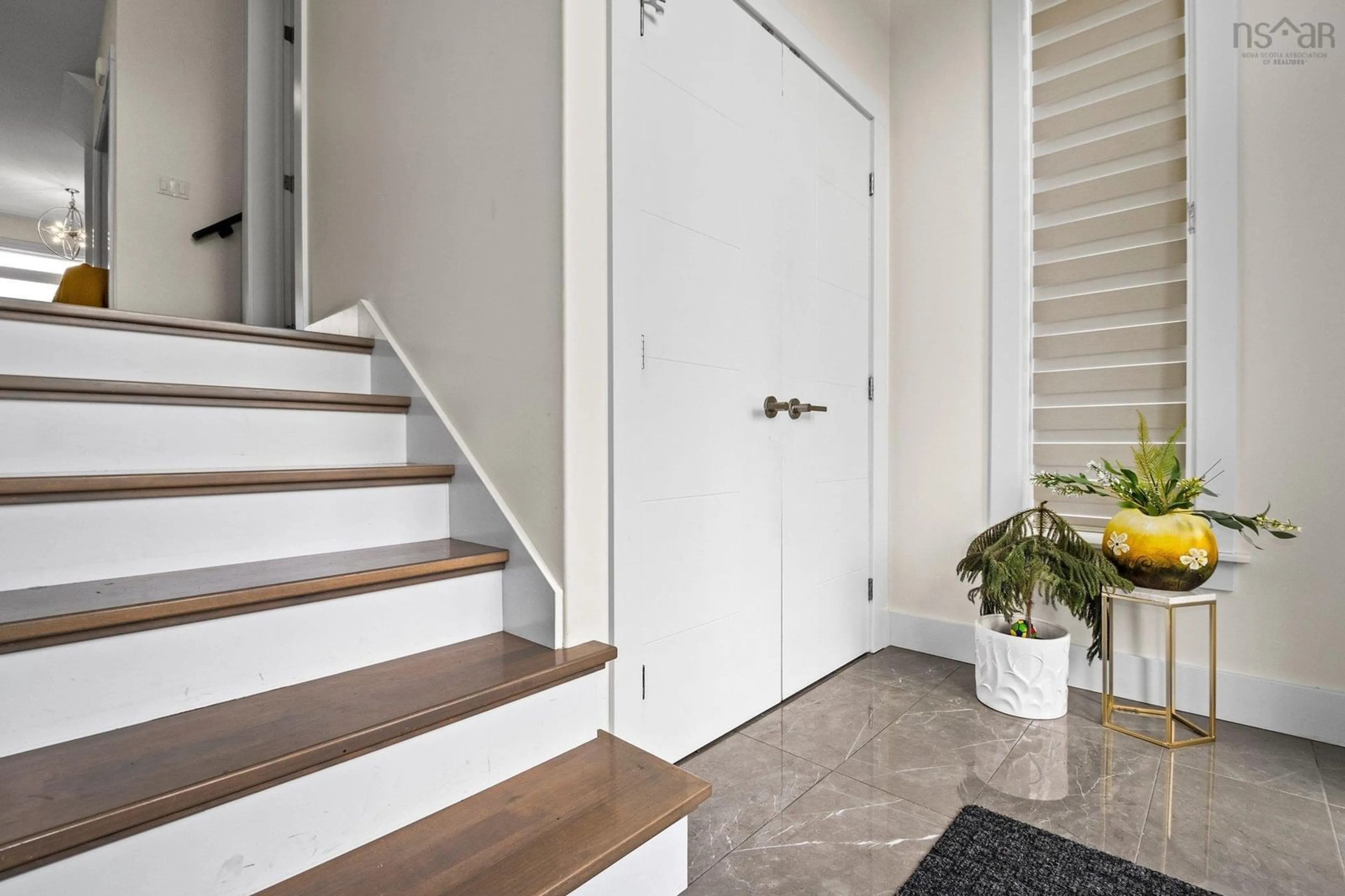 Indoor entryway for 40 Bramwell Crt, West Bedford Nova Scotia B4B 0W2