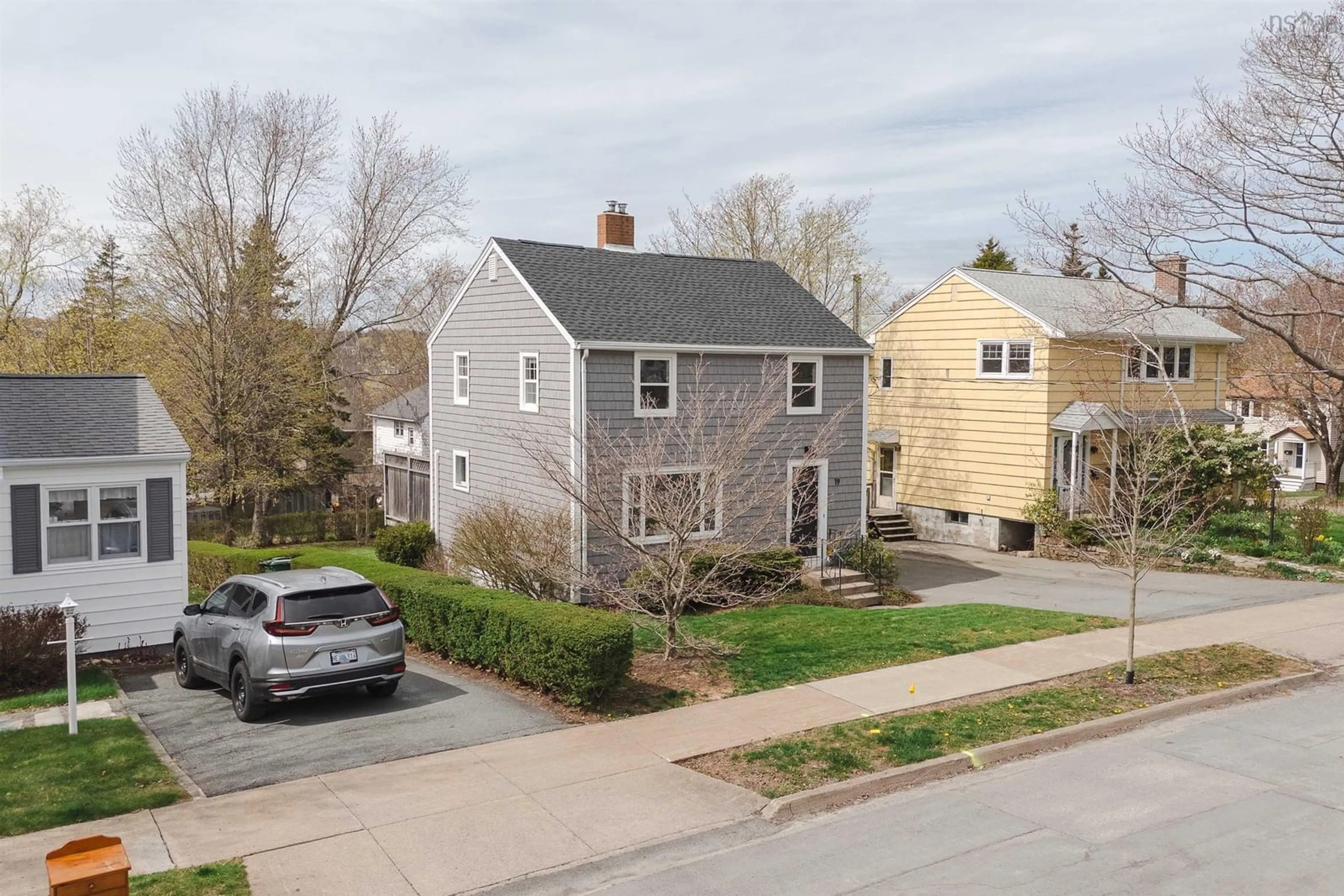 A pic from outside/outdoor area/front of a property/back of a property/a pic from drone, street for 19 Canterbury St, Dartmouth Nova Scotia B2Y 1S8