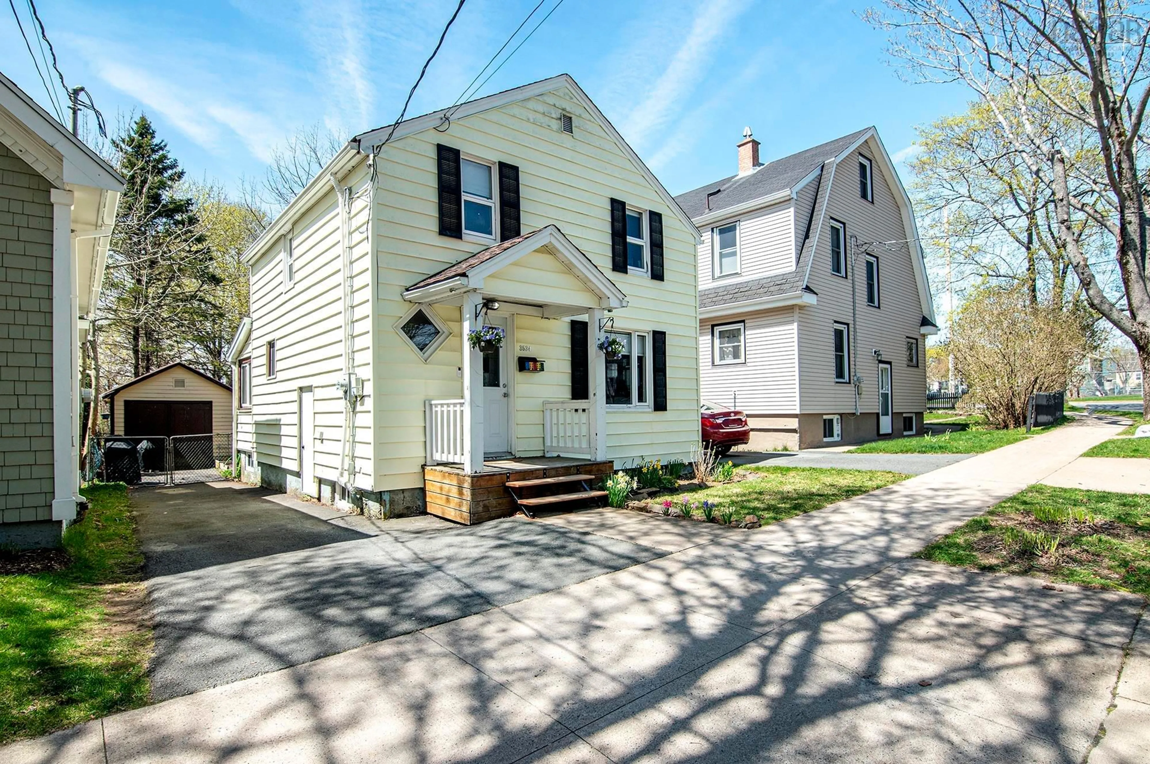 Home with vinyl exterior material, street for 3534 Agricola St, Halifax Nova Scotia B3K 4J5
