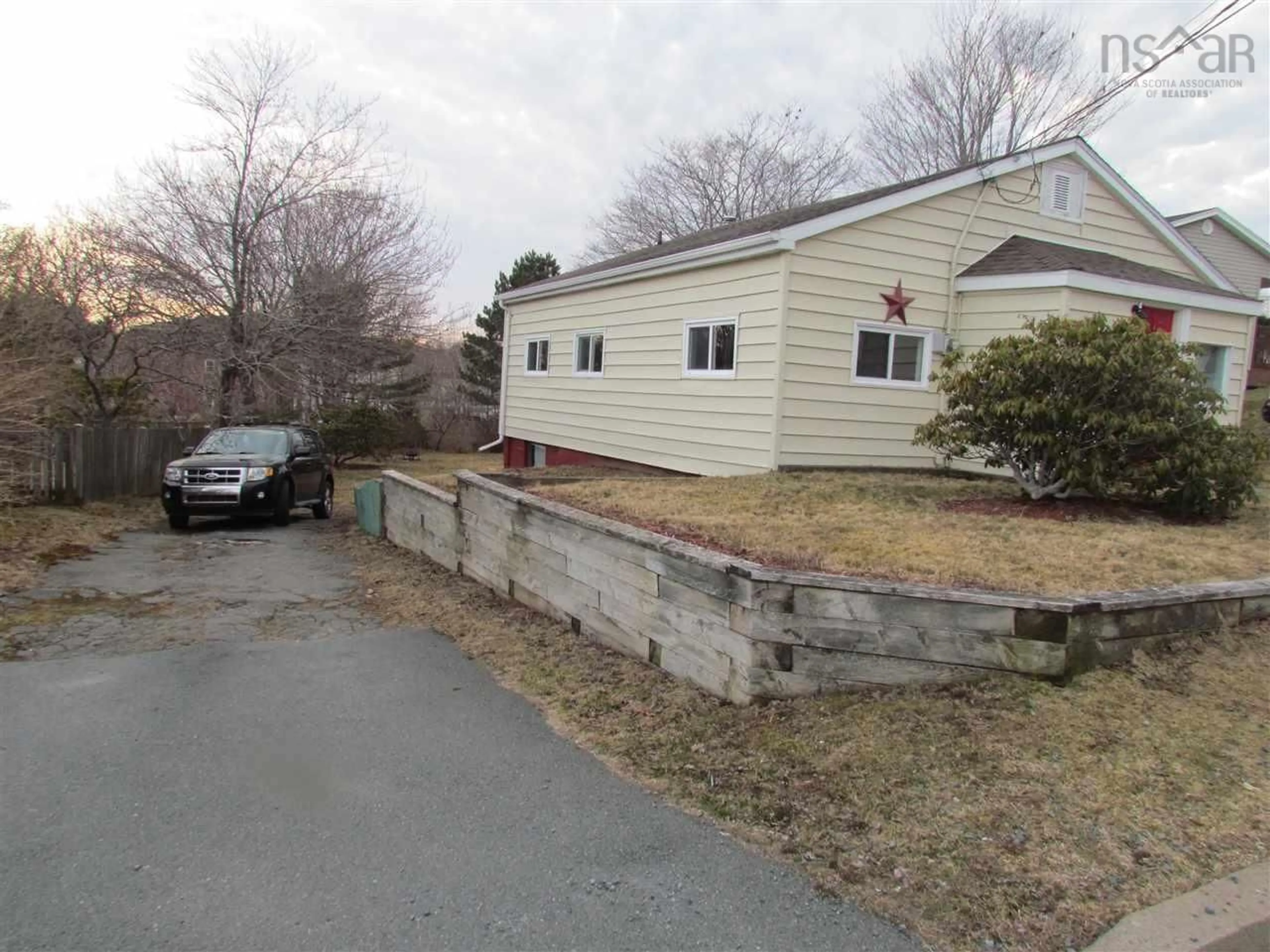 A pic from outside/outdoor area/front of a property/back of a property/a pic from drone, street for 32 Circle Dr, Halifax Nova Scotia B3P 1K2