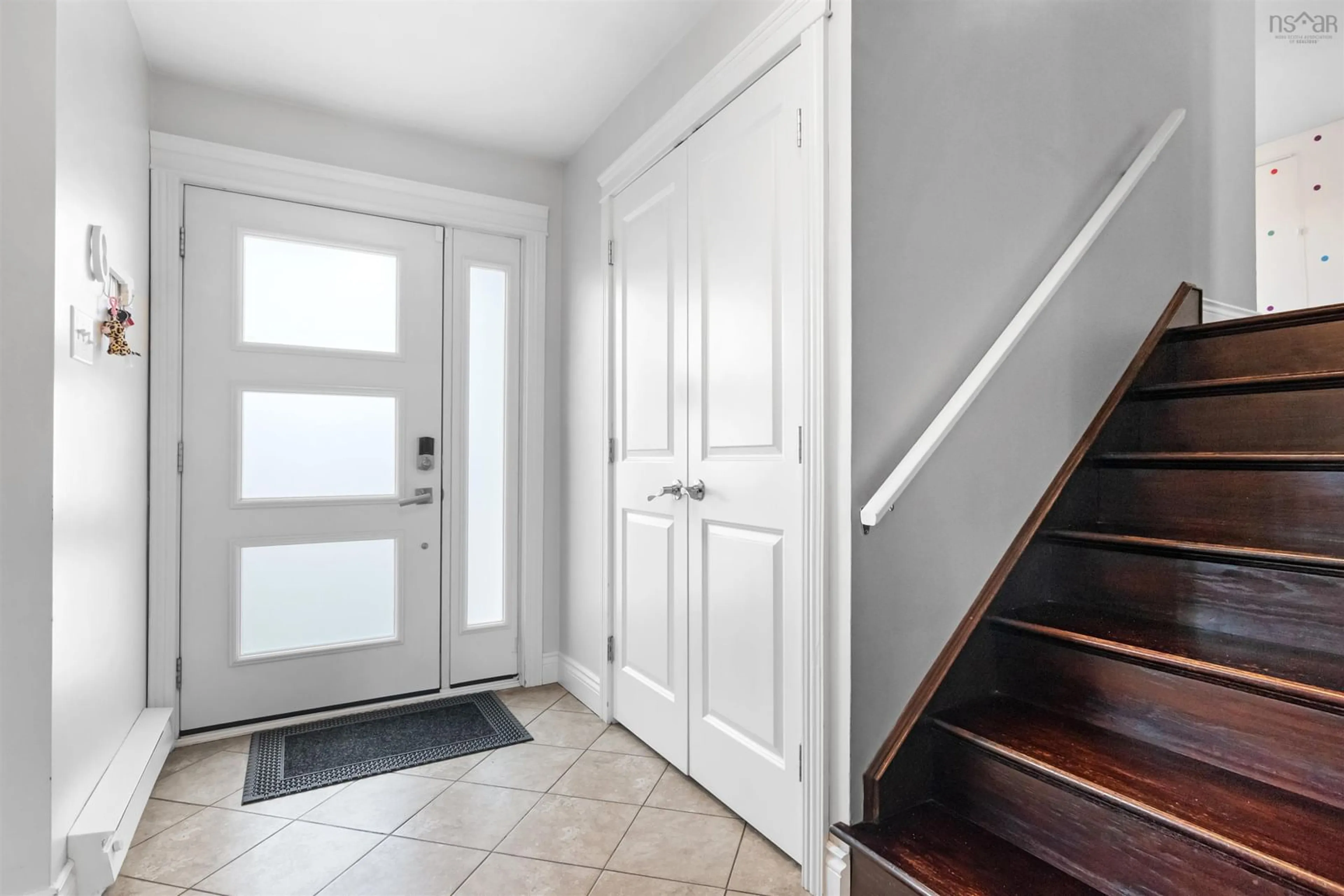 Indoor entryway for 31 Eagle Lane, Dartmouth Nova Scotia B2V 2B9