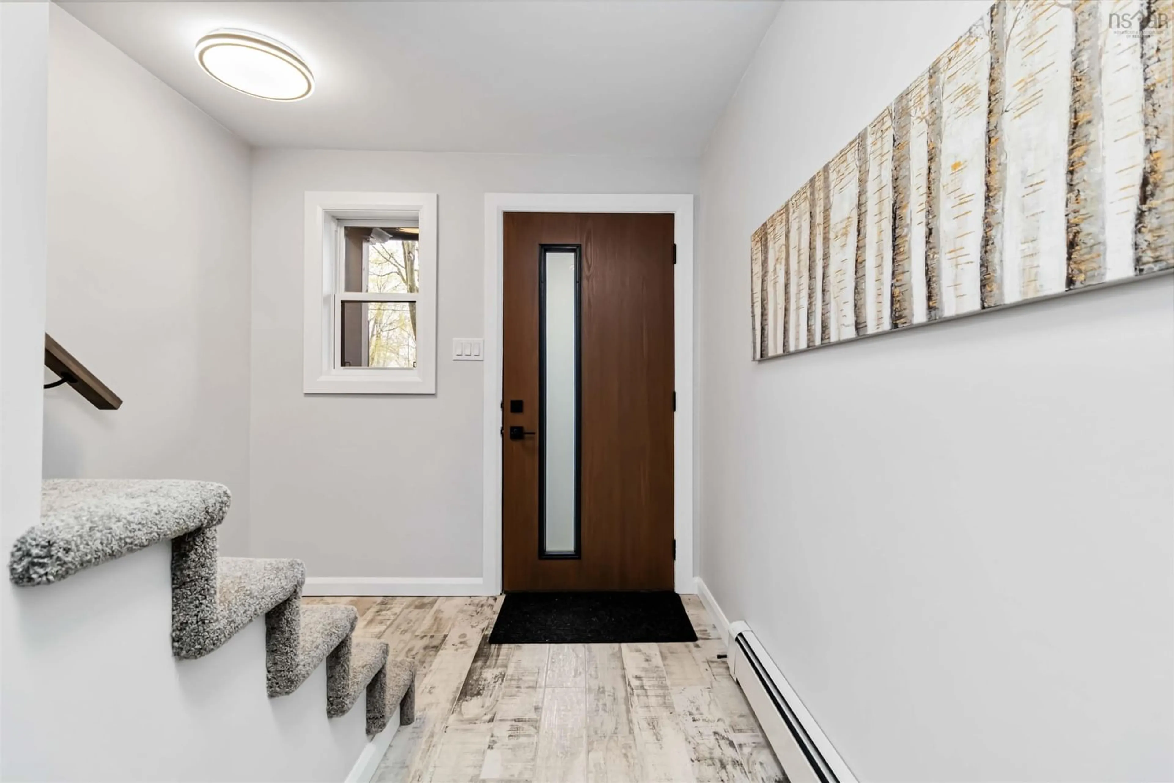 Indoor entryway for 6268 Liverpool St, Halifax Nova Scotia B3L 1X8