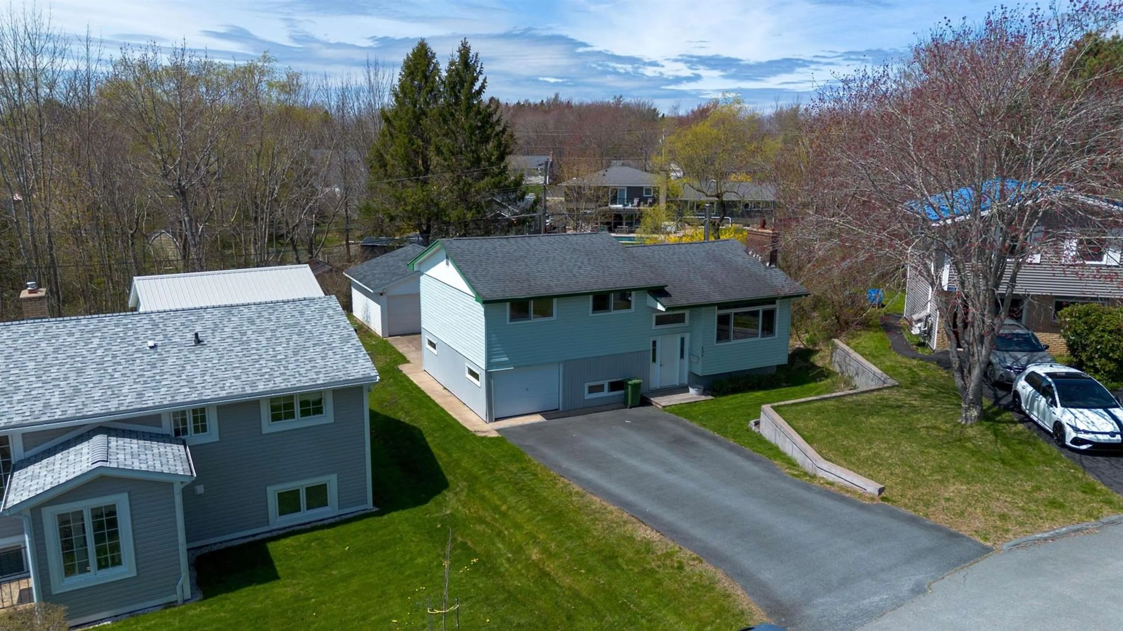 A pic from outside/outdoor area/front of a property/back of a property/a pic from drone, street for 106 Belleshire Dr, Lower Sackville Nova Scotia B4C 1M7