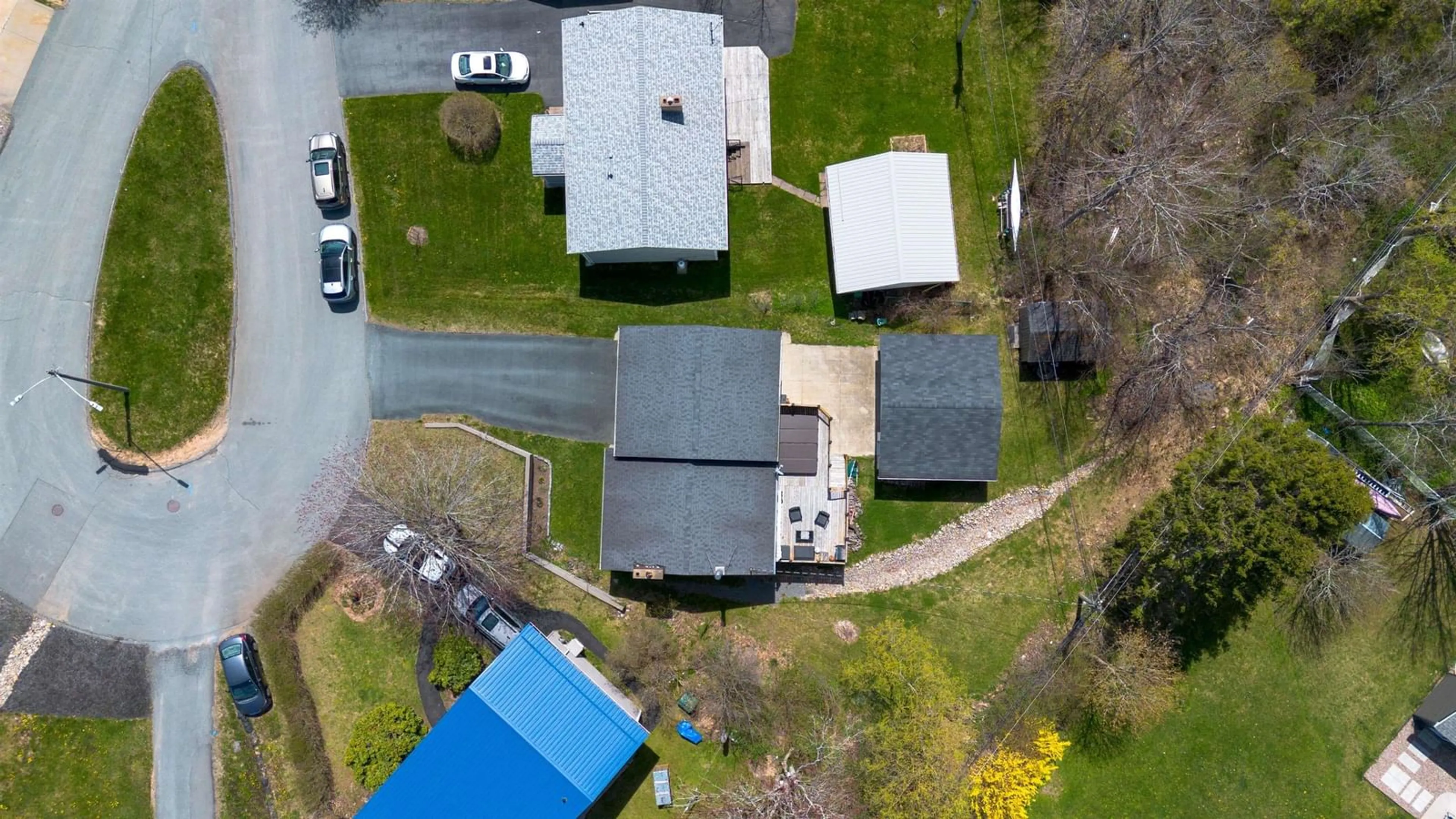A pic from outside/outdoor area/front of a property/back of a property/a pic from drone, street for 106 Belleshire Dr, Lower Sackville Nova Scotia B4C 1M7