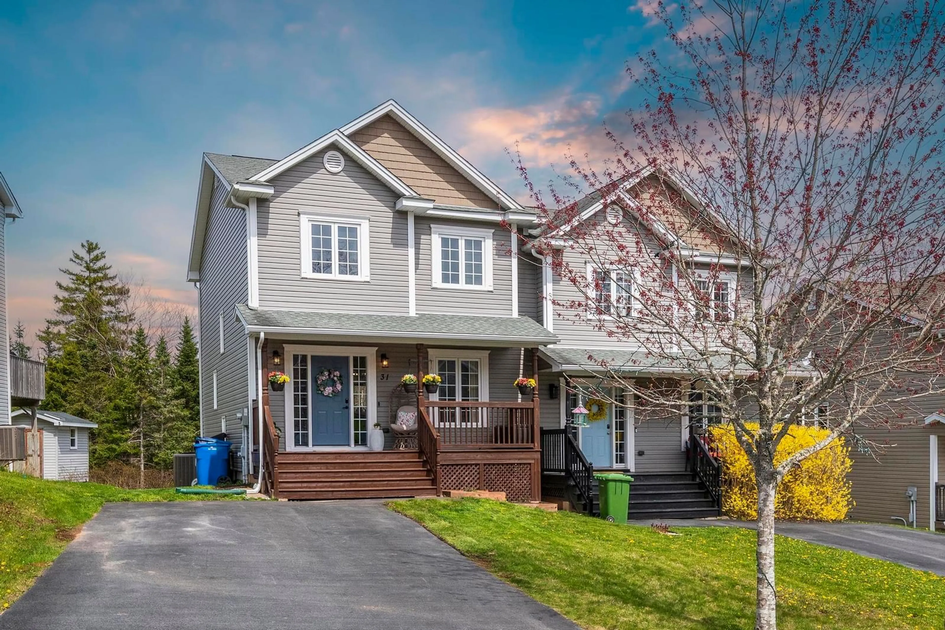 Home with vinyl exterior material, street for 31 Avebury Crt, Sackville Nova Scotia B4E 0E9