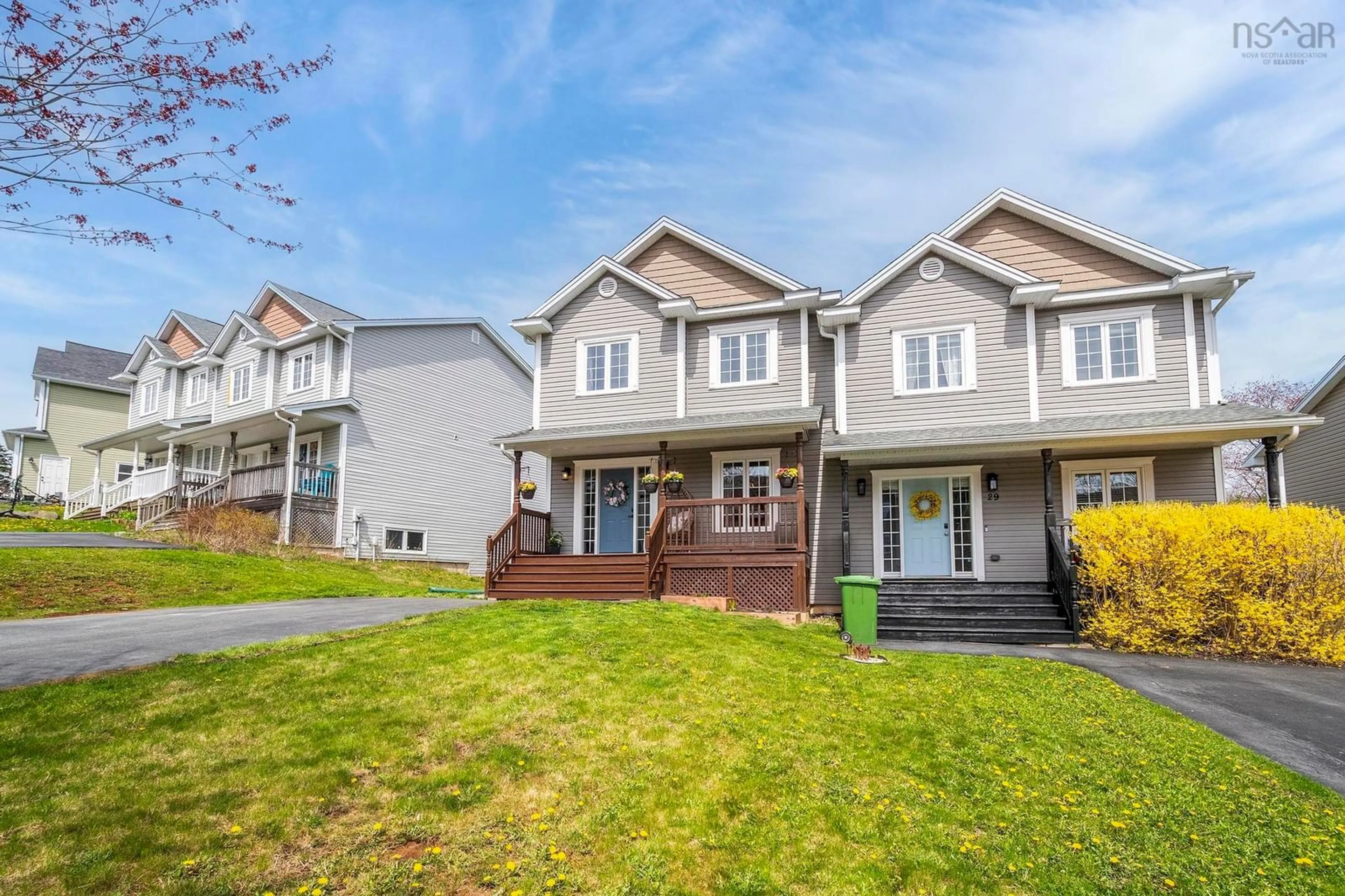 Home with vinyl exterior material, street for 31 Avebury Crt, Sackville Nova Scotia B4E 0E9