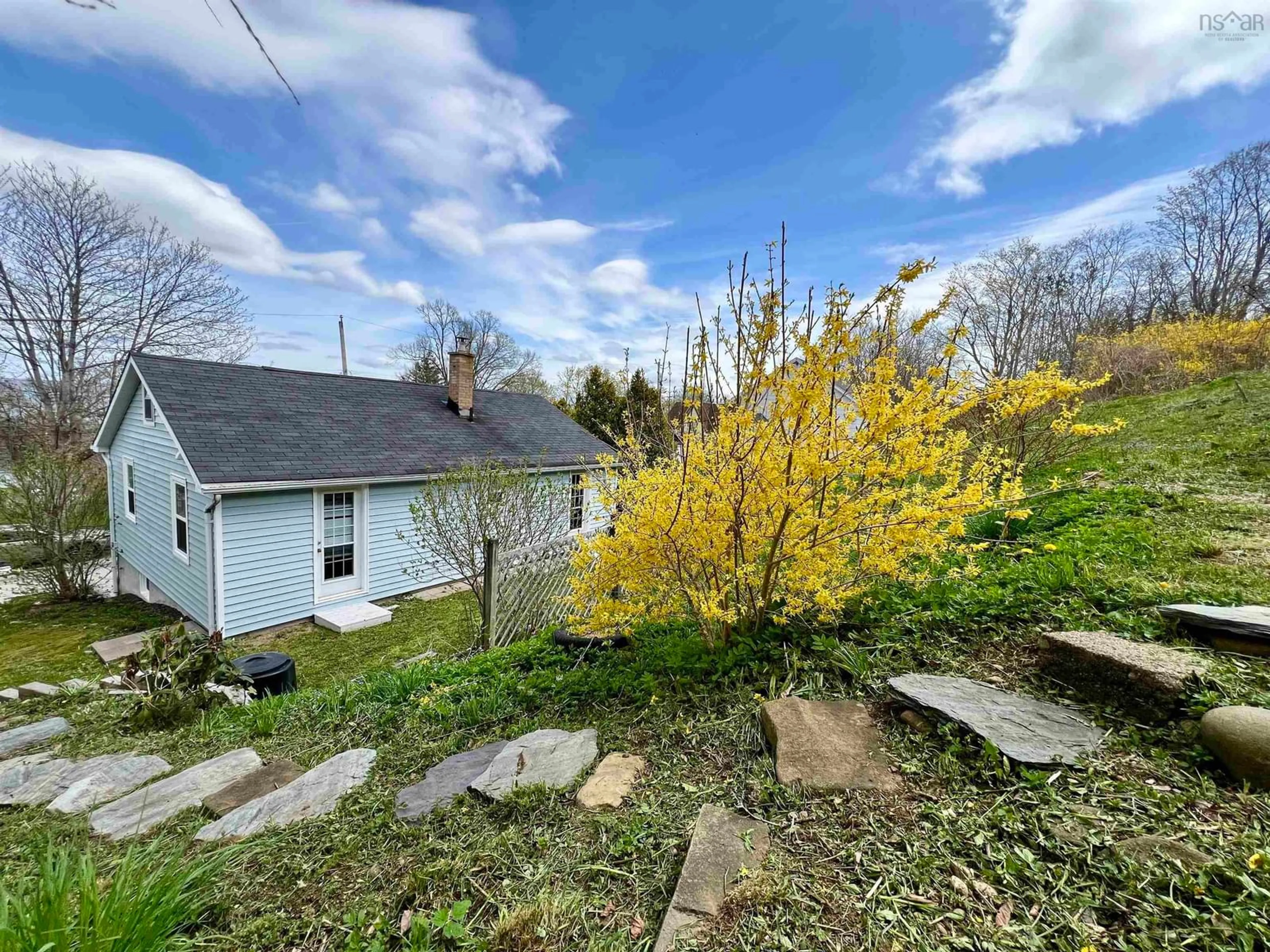 A pic from outside/outdoor area/front of a property/back of a property/a pic from drone, street for 179 Second Ave, Digby Nova Scotia B0V 1A0