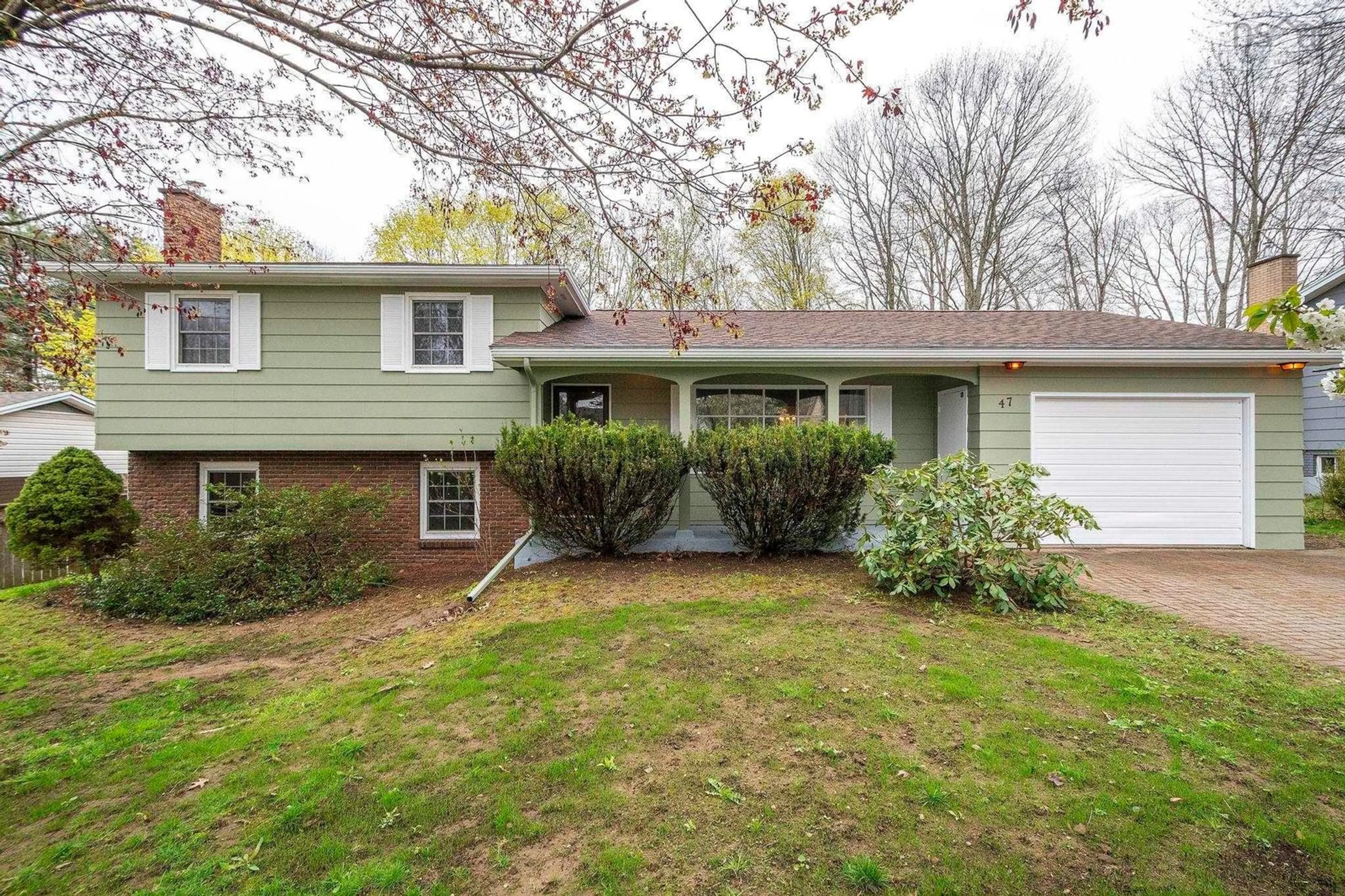 Home with vinyl exterior material, street for 47 Greenwood St, Bridgewater Nova Scotia B4V 2M8