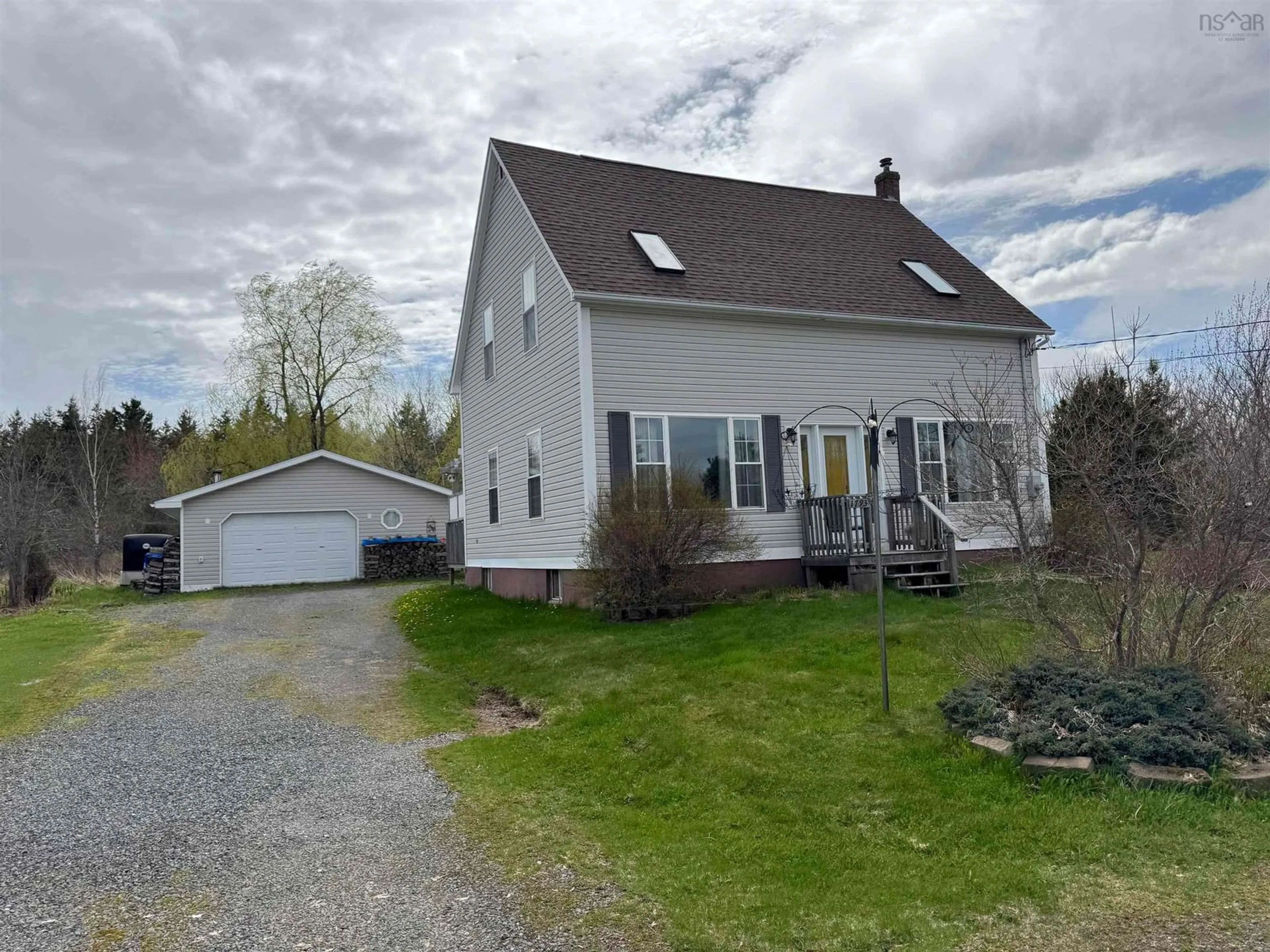 A pic from outside/outdoor area/front of a property/back of a property/a pic from drone, street for 1793 Victoria St, Westville Nova Scotia B0K 2A0
