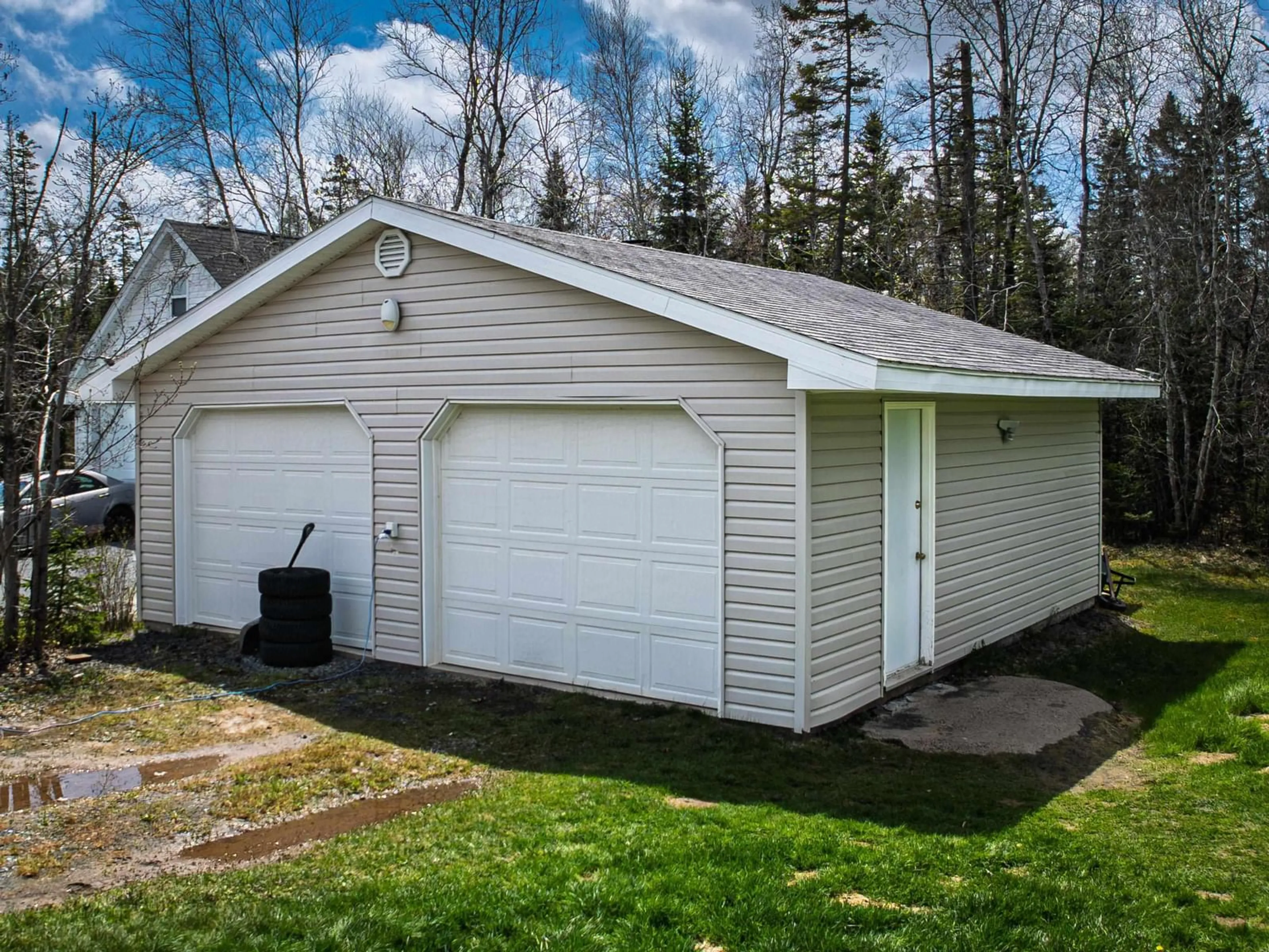 Indoor garage for 10 Robert Scott Dr, Lantz Nova Scotia B2S 2A3