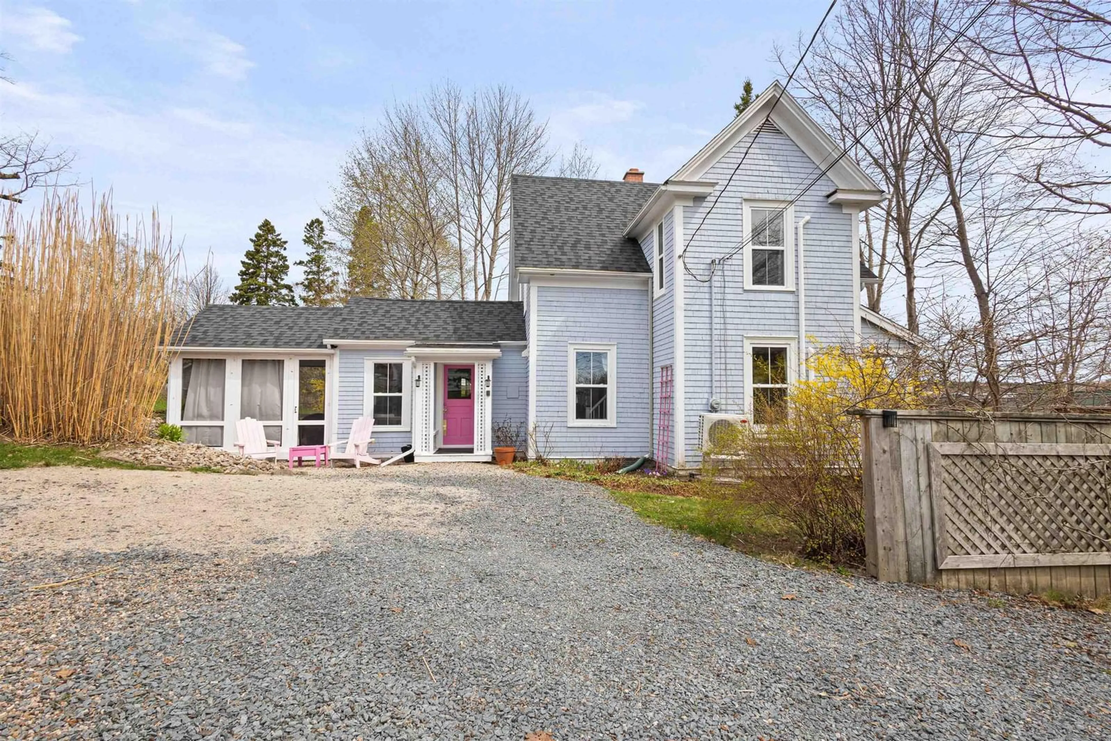 Unknown for 89&93 Queen St, Chester Nova Scotia B0J 1J0