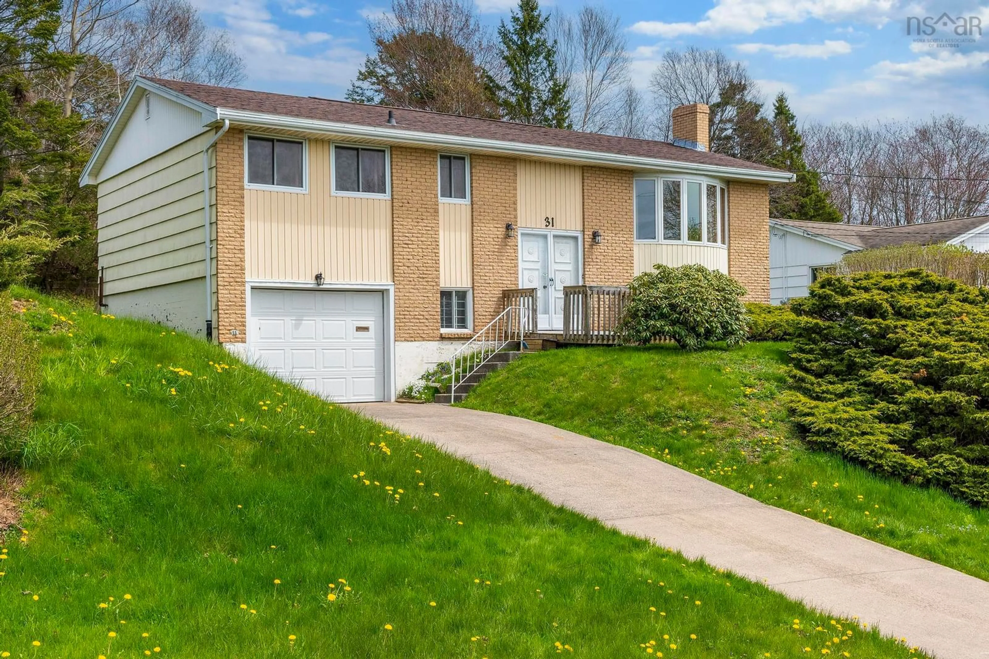 Home with vinyl exterior material, street for 31 Skeena Street, Dartmouth Nova Scotia B2W 1P7