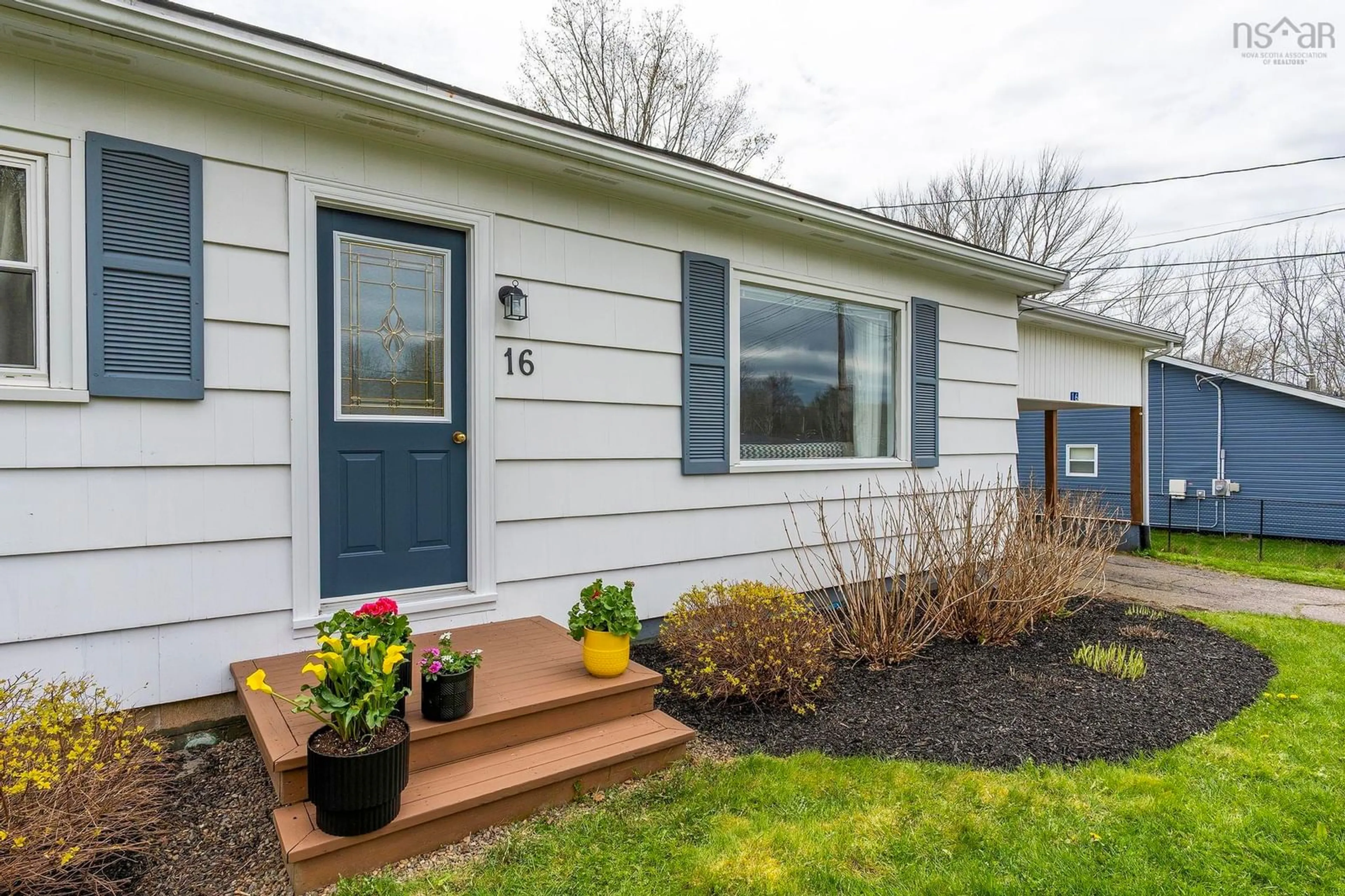 Home with vinyl exterior material, street for 16 Sunnyside Rd, Greenwich Nova Scotia B4P 2R2