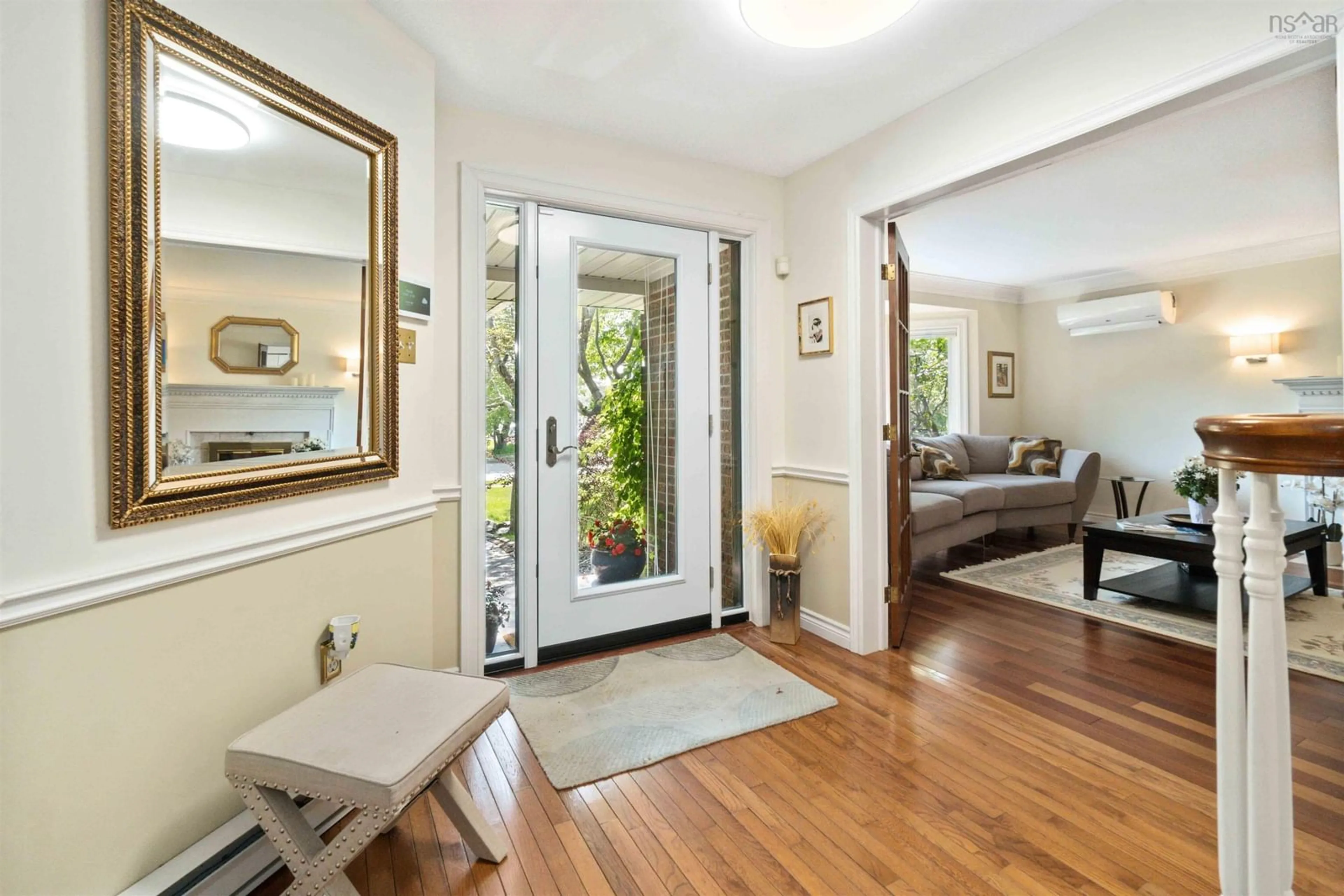 Indoor entryway for 47 Rockhaven Dr, Halifax Nova Scotia B3M 4C8