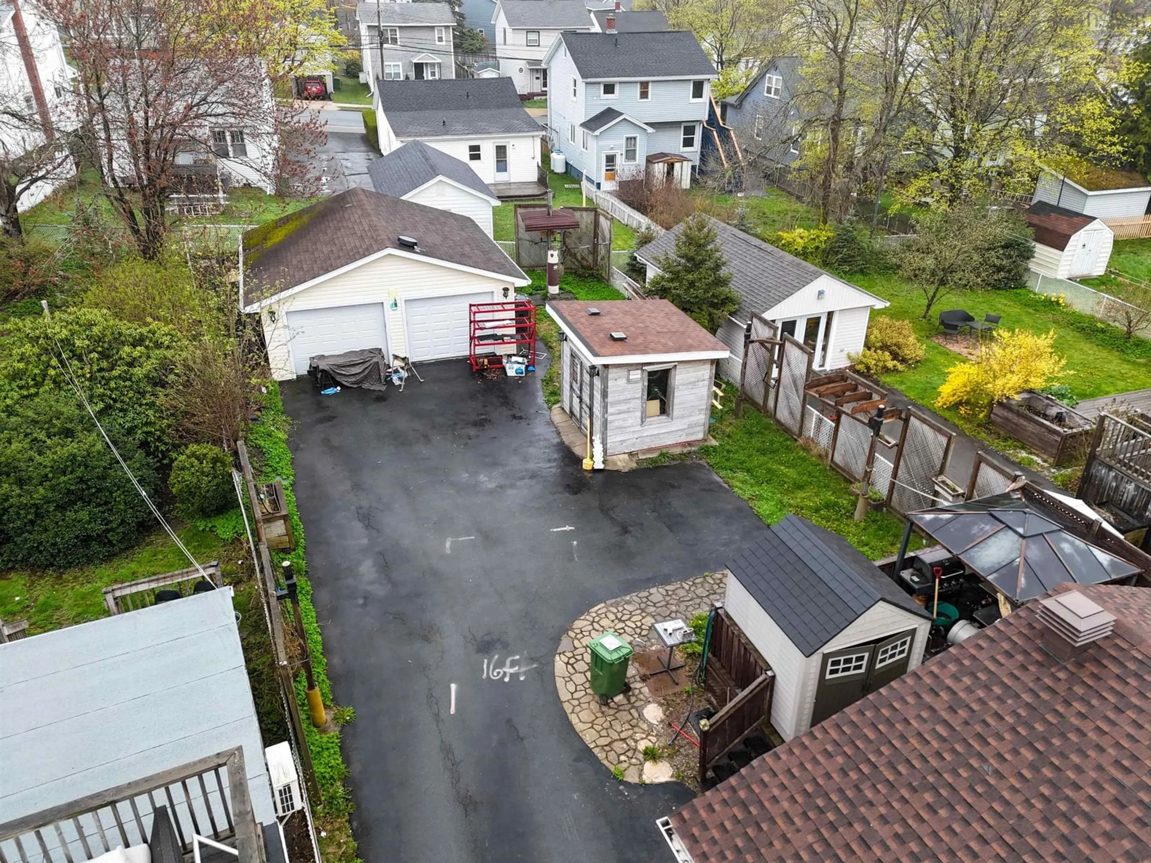 A pic from outside/outdoor area/front of a property/back of a property/a pic from drone, street for 3204 Connaught Ave, Halifax Nova Scotia B3L 3B3