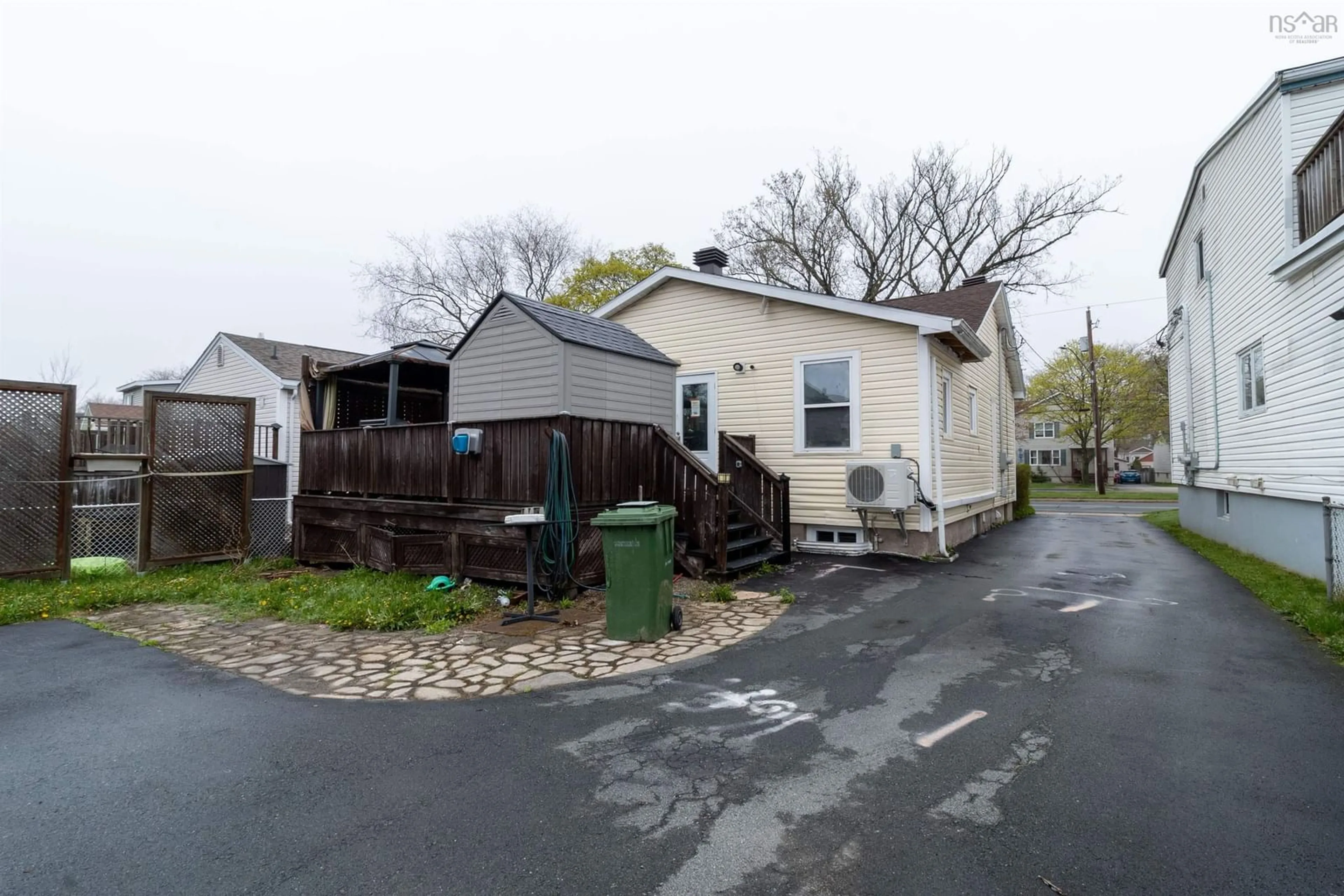 A pic from outside/outdoor area/front of a property/back of a property/a pic from drone, street for 3204 Connaught Ave, Halifax Nova Scotia B3L 3B3