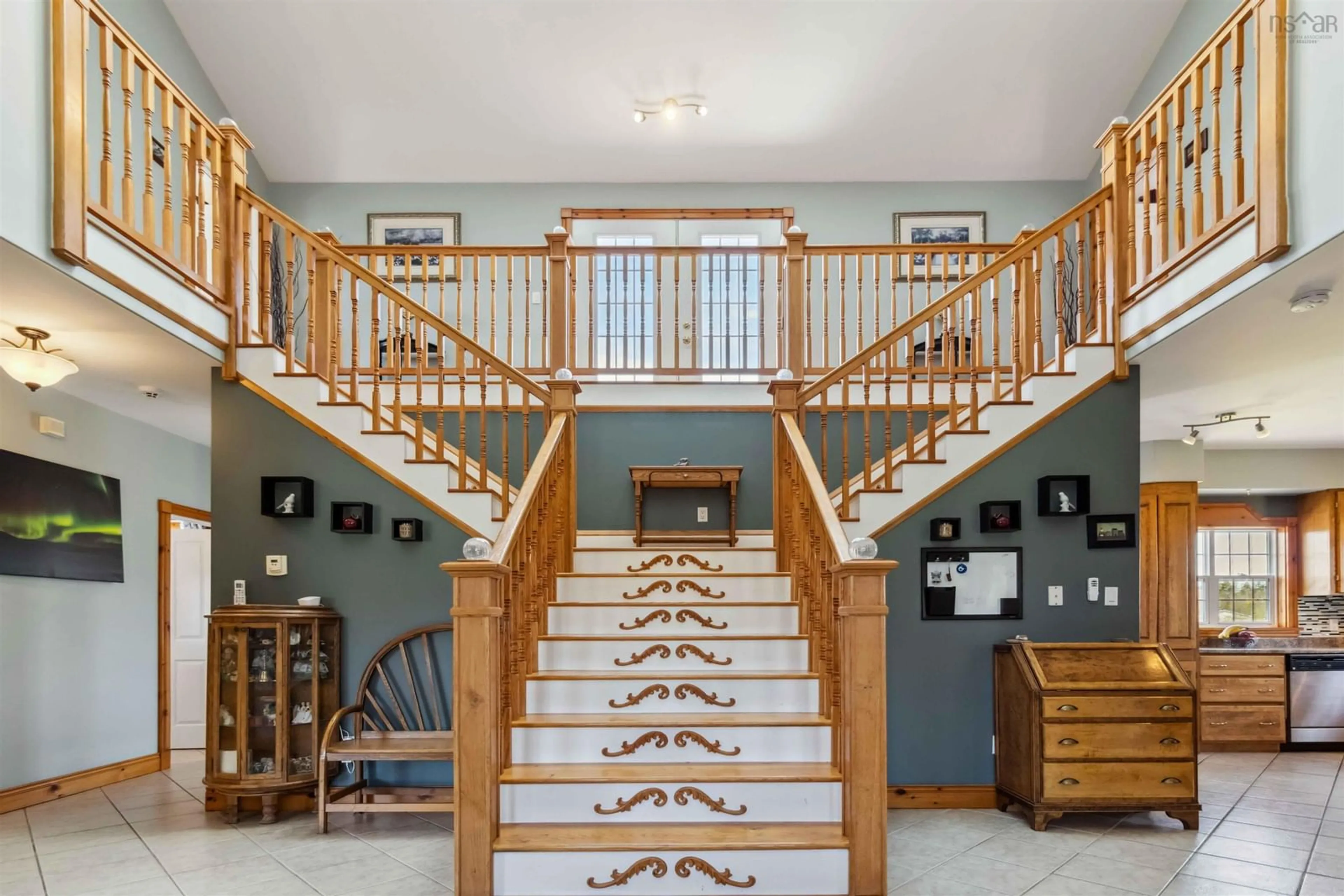 Indoor foyer for 250 Beaver Bank Rd, Beaver Bank Nova Scotia B4E 1J7