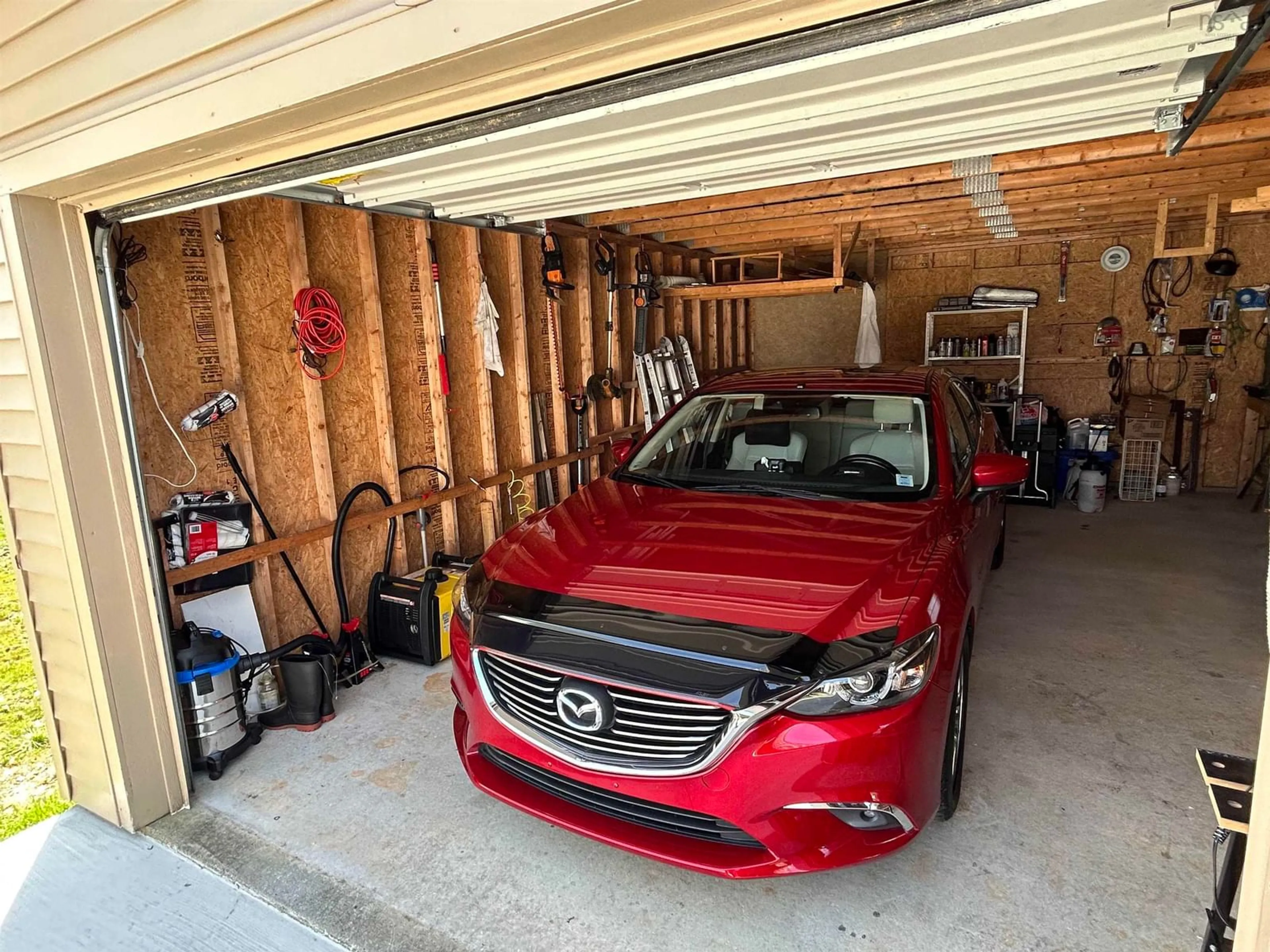 Indoor garage for 14 Sprucewood Cres, Yarmouth Nova Scotia B5A 4N2