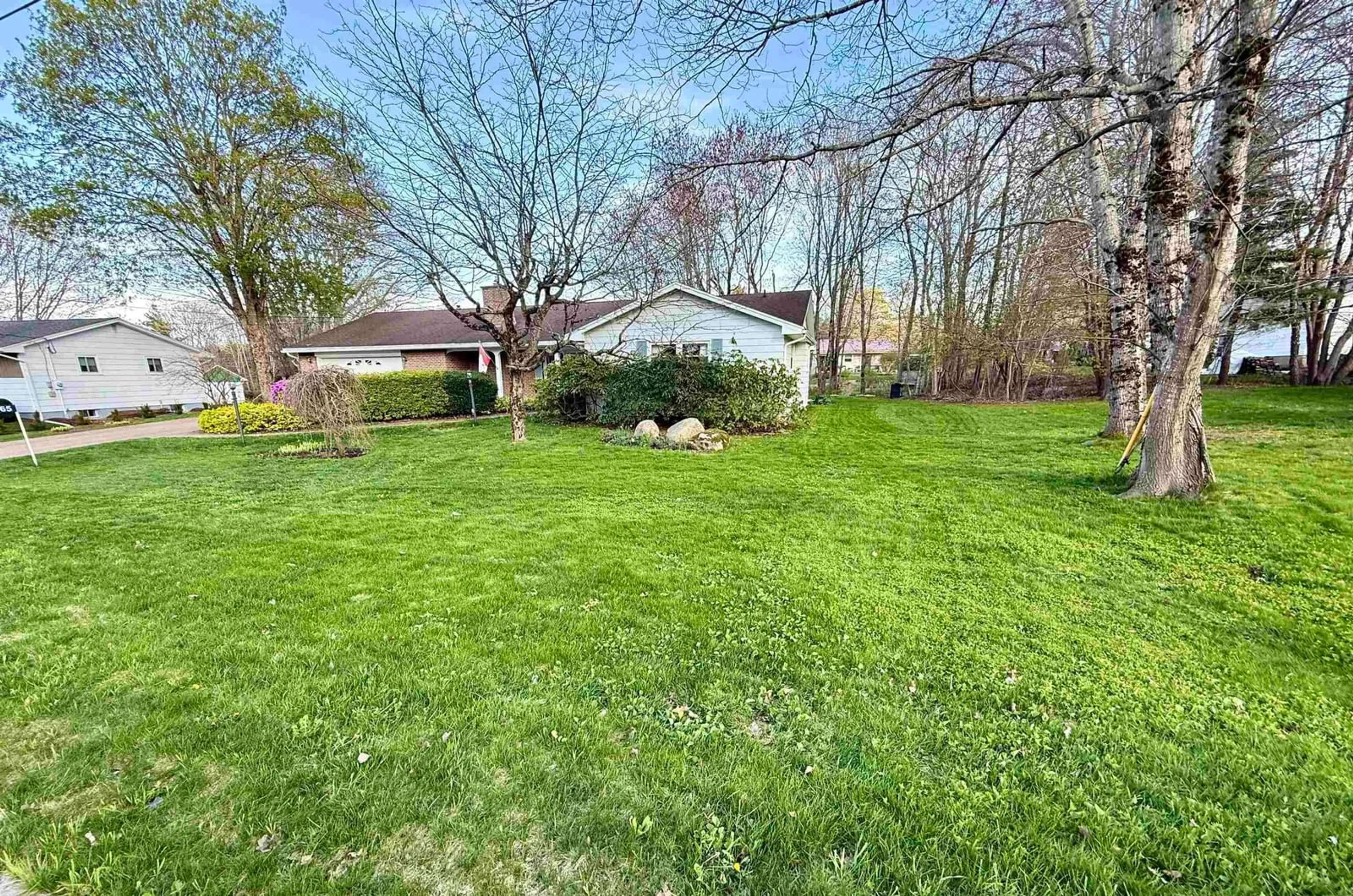 A pic from outside/outdoor area/front of a property/back of a property/a pic from drone, unknown for 65 Dublin Ave, Bridgewater Nova Scotia B4V 1Z7