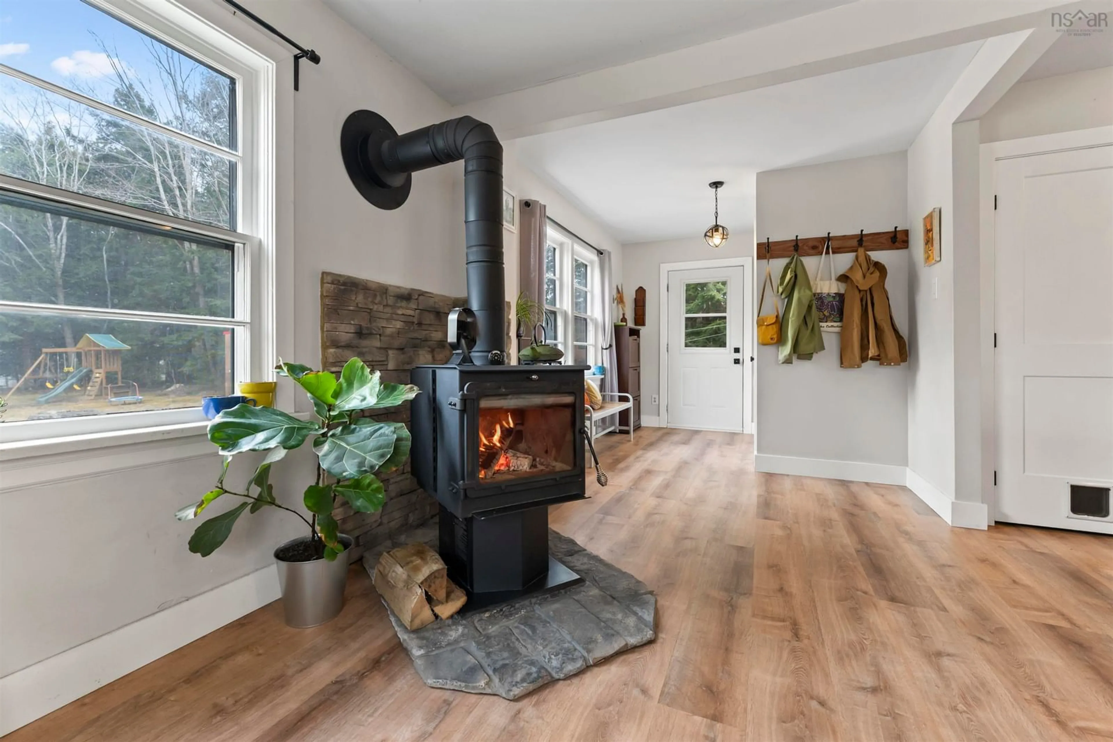 Indoor entryway for 32 Roland Rd, Fall River Nova Scotia B2T 1E6