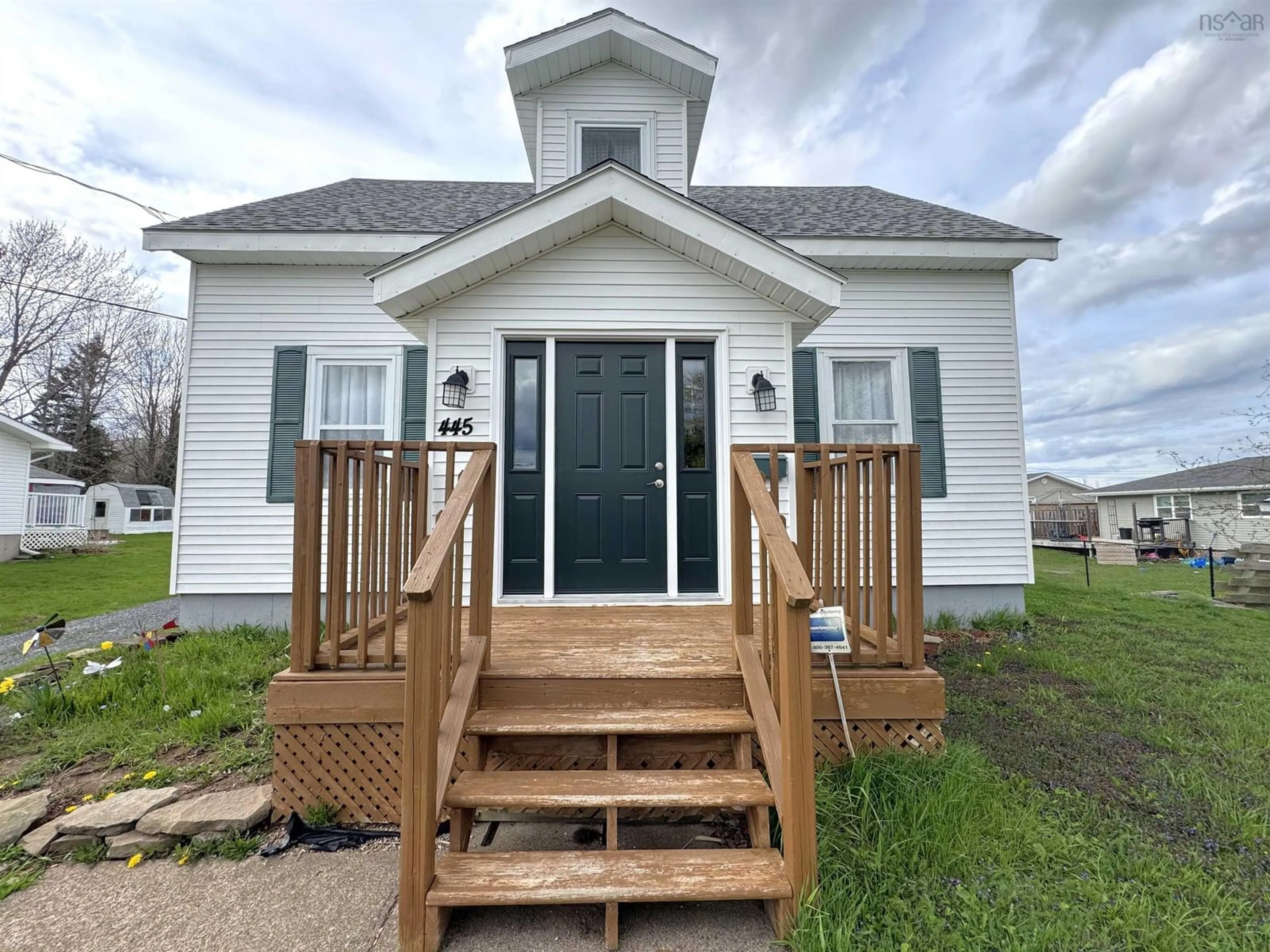 Home with vinyl exterior material, building for 445 Willow Ave, New Glasgow Nova Scotia B2H 2A1