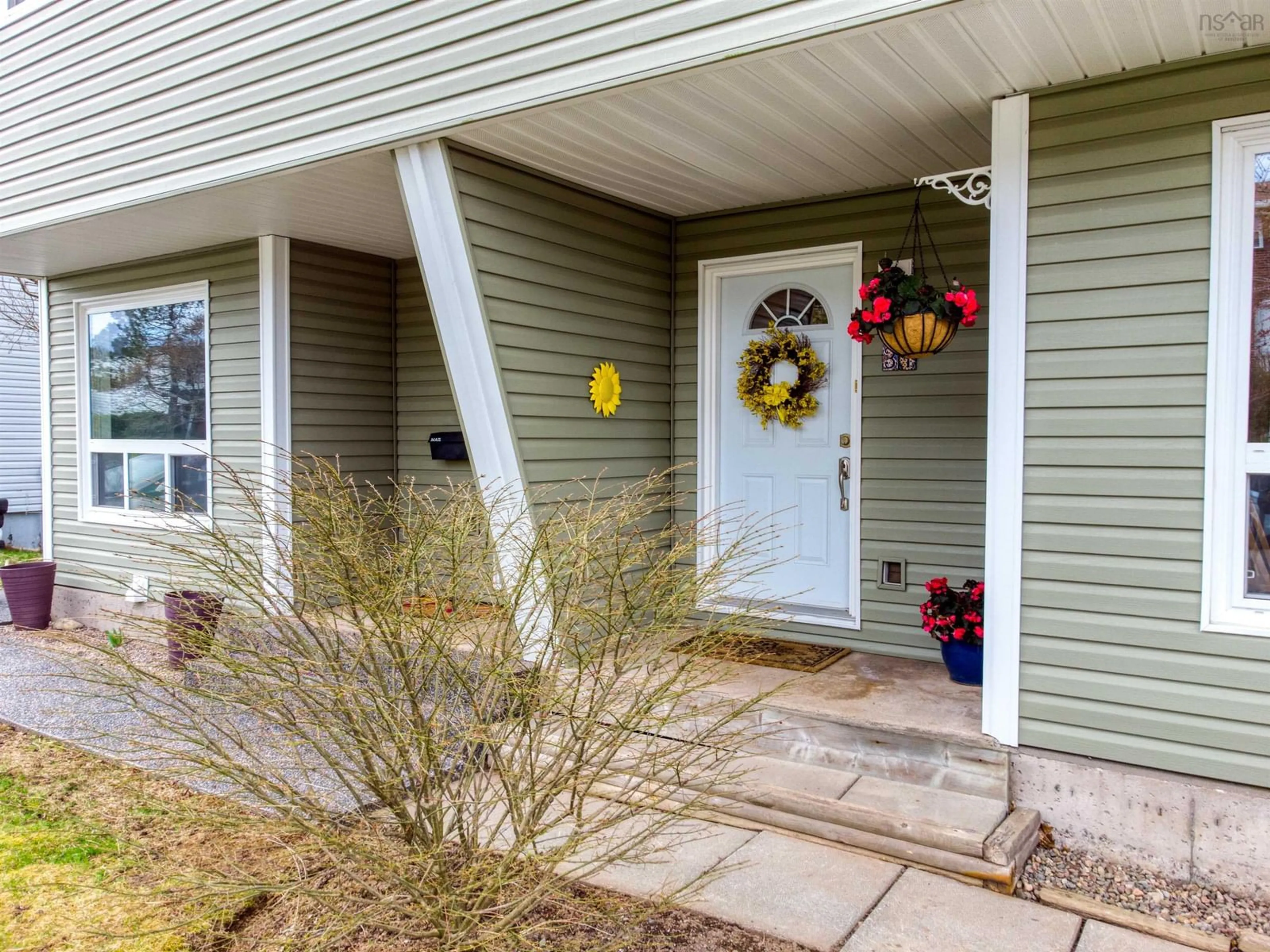 Indoor entryway for 31 Regal Rd, Dartmouth Nova Scotia B2W 4E9