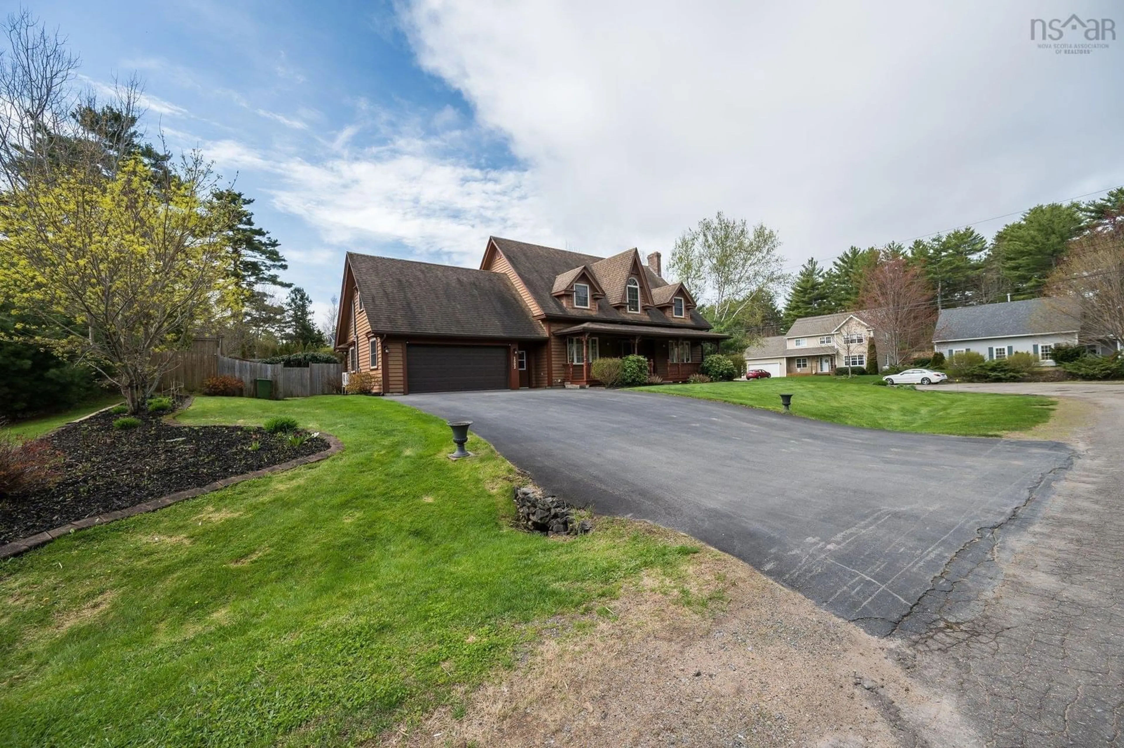 A pic from outside/outdoor area/front of a property/back of a property/a pic from drone, street for 1502 Edith Dr, Coldbrook Nova Scotia B4R 1A1
