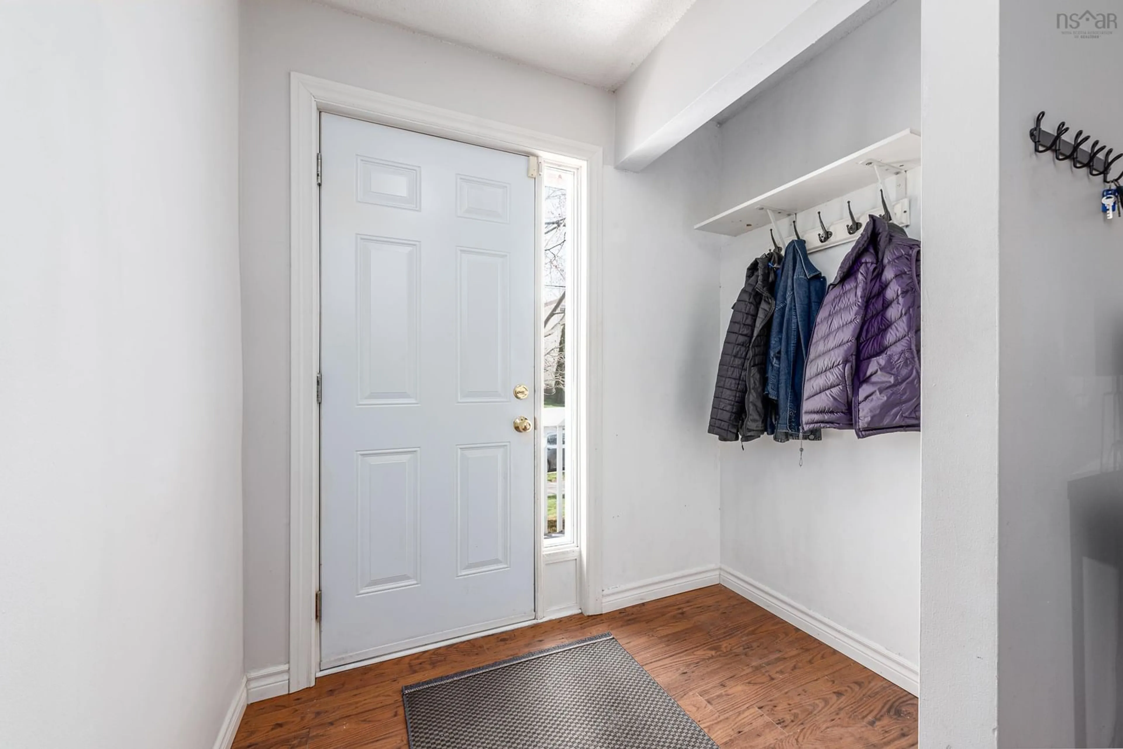 Indoor entryway for 14 Remington Crt, Halifax Nova Scotia B3M 3Y6