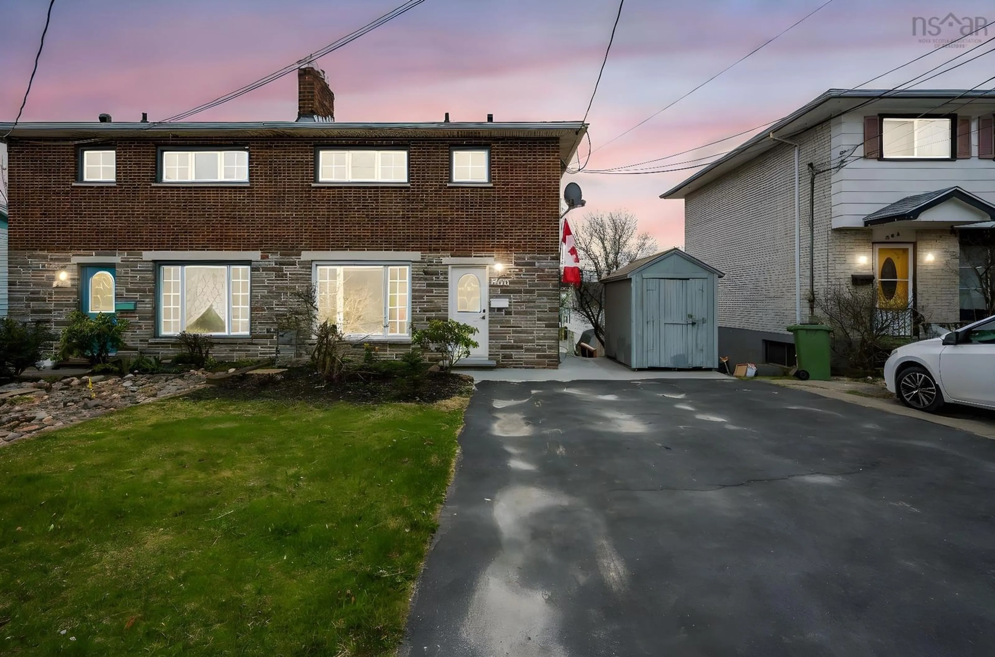 A pic from outside/outdoor area/front of a property/back of a property/a pic from drone, street for 260 Main Ave, Halifax Nova Scotia B3M 1B8