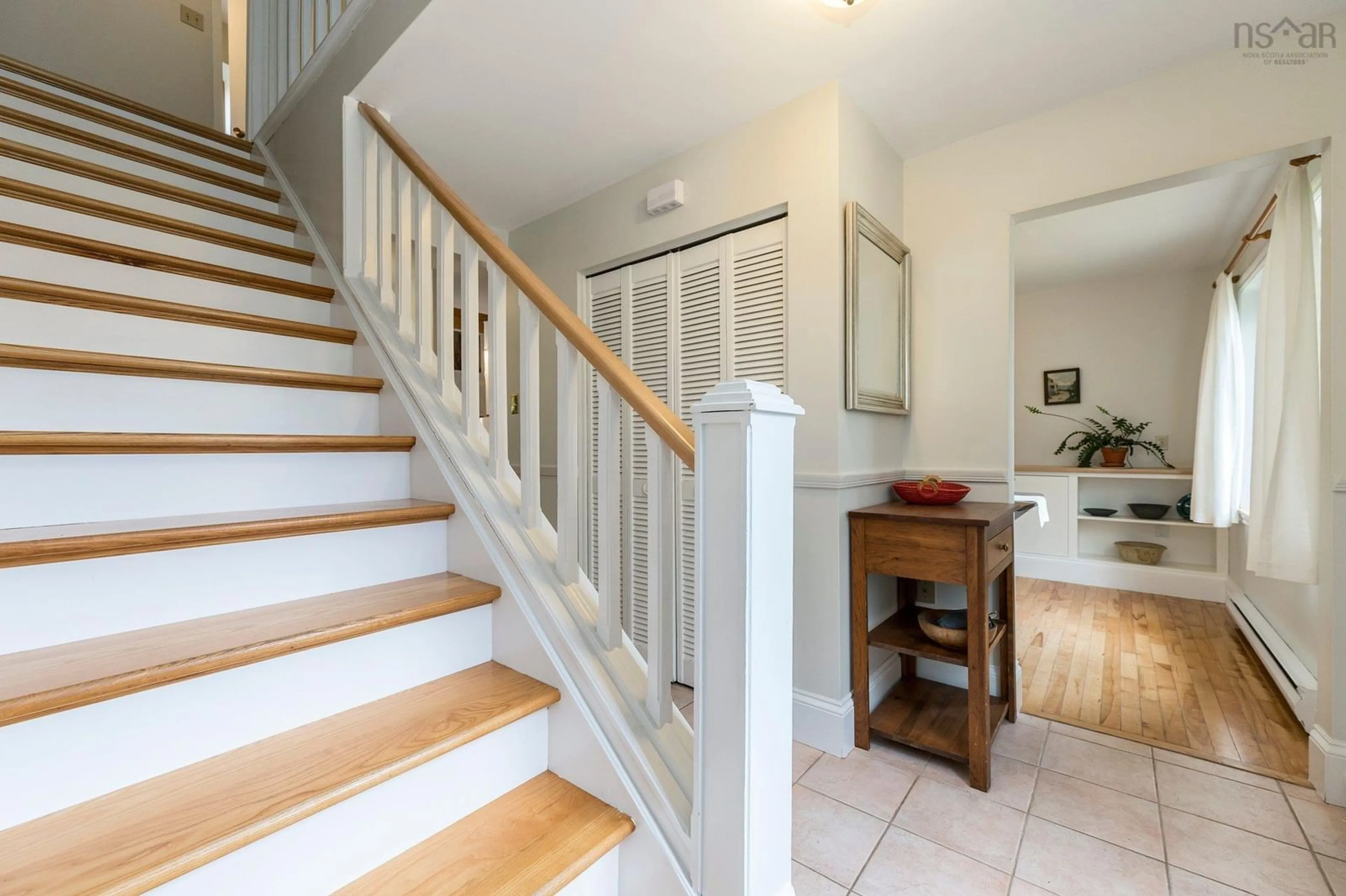 Indoor entryway for 281 Douglas Cres, Halifax Nova Scotia B3M 3B6