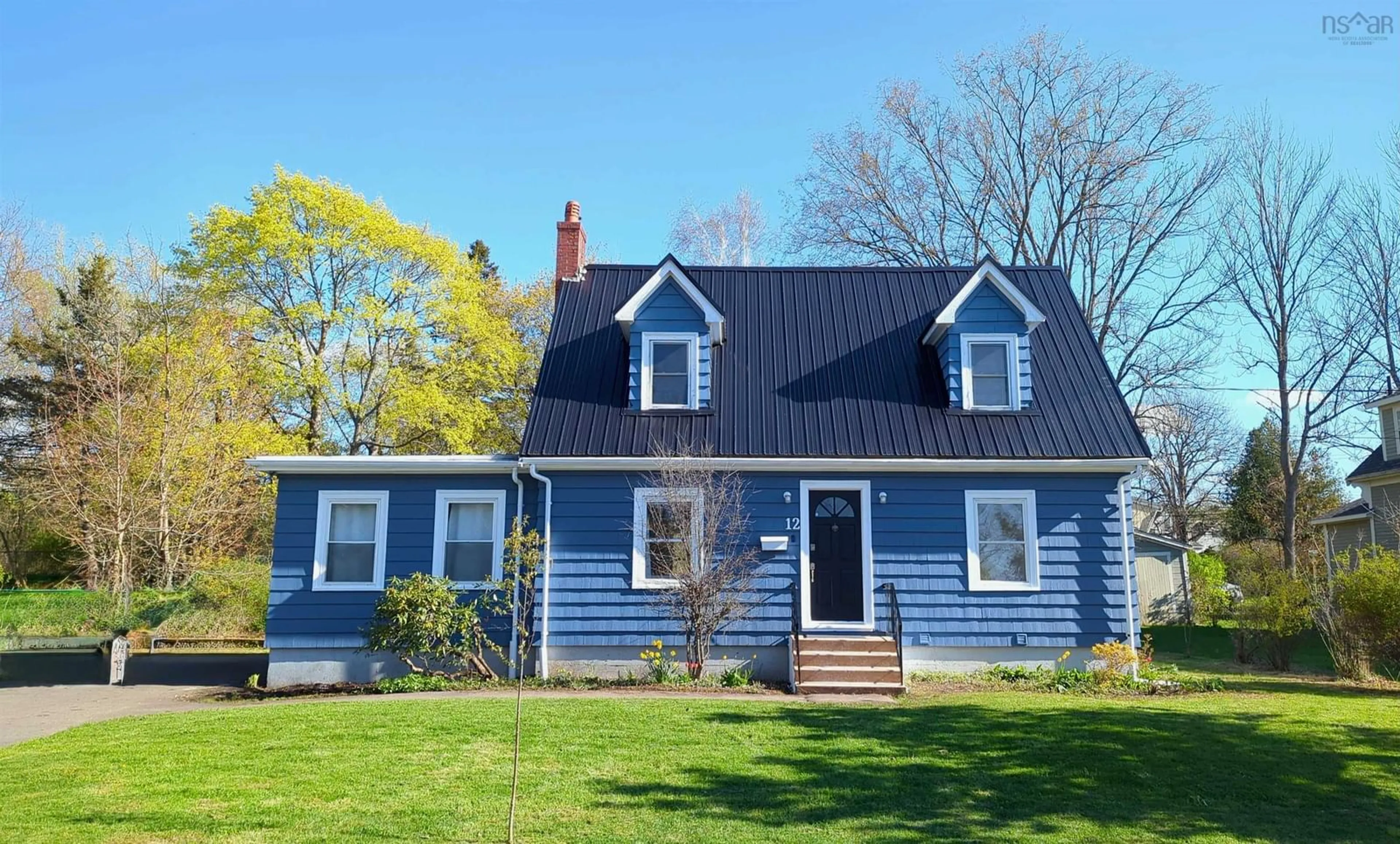 Home with vinyl exterior material, street for 12 Fairfield St, Wolfville Nova Scotia B4P 1L9