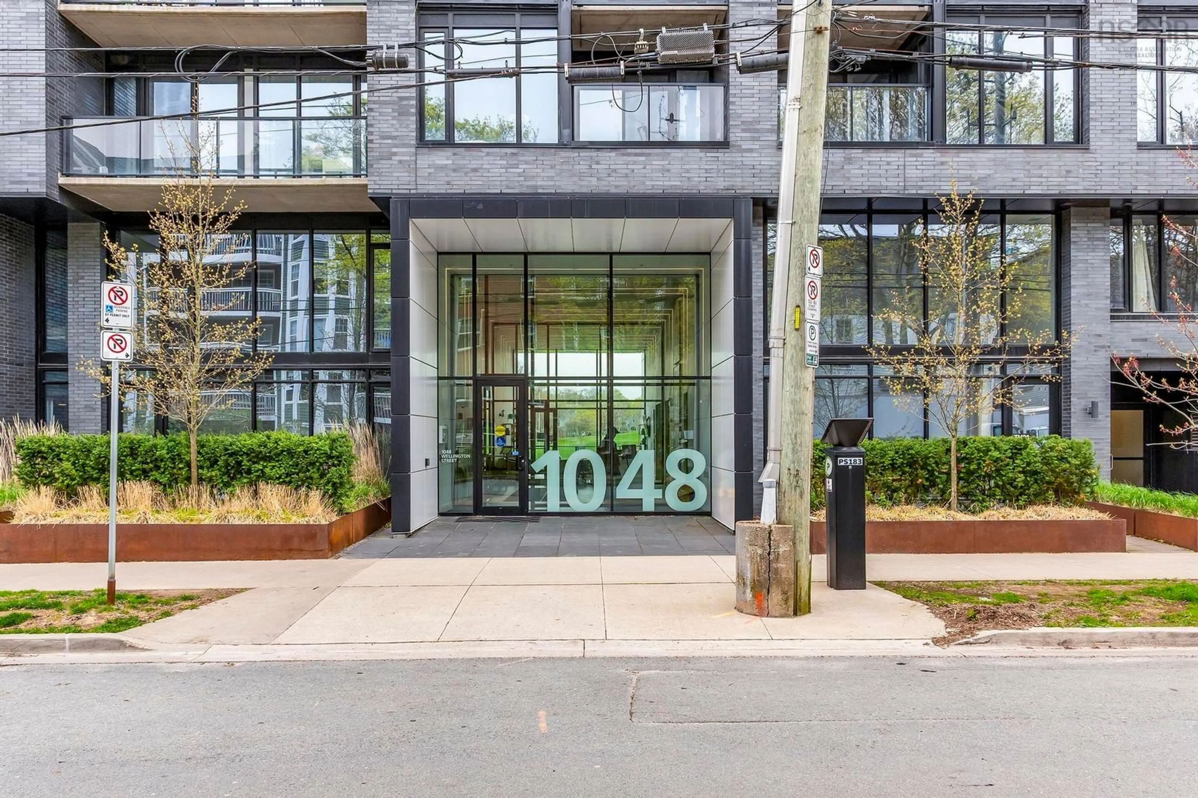Indoor foyer for 1048 Wellington St #714, Halifax Nova Scotia B3H 2Z8